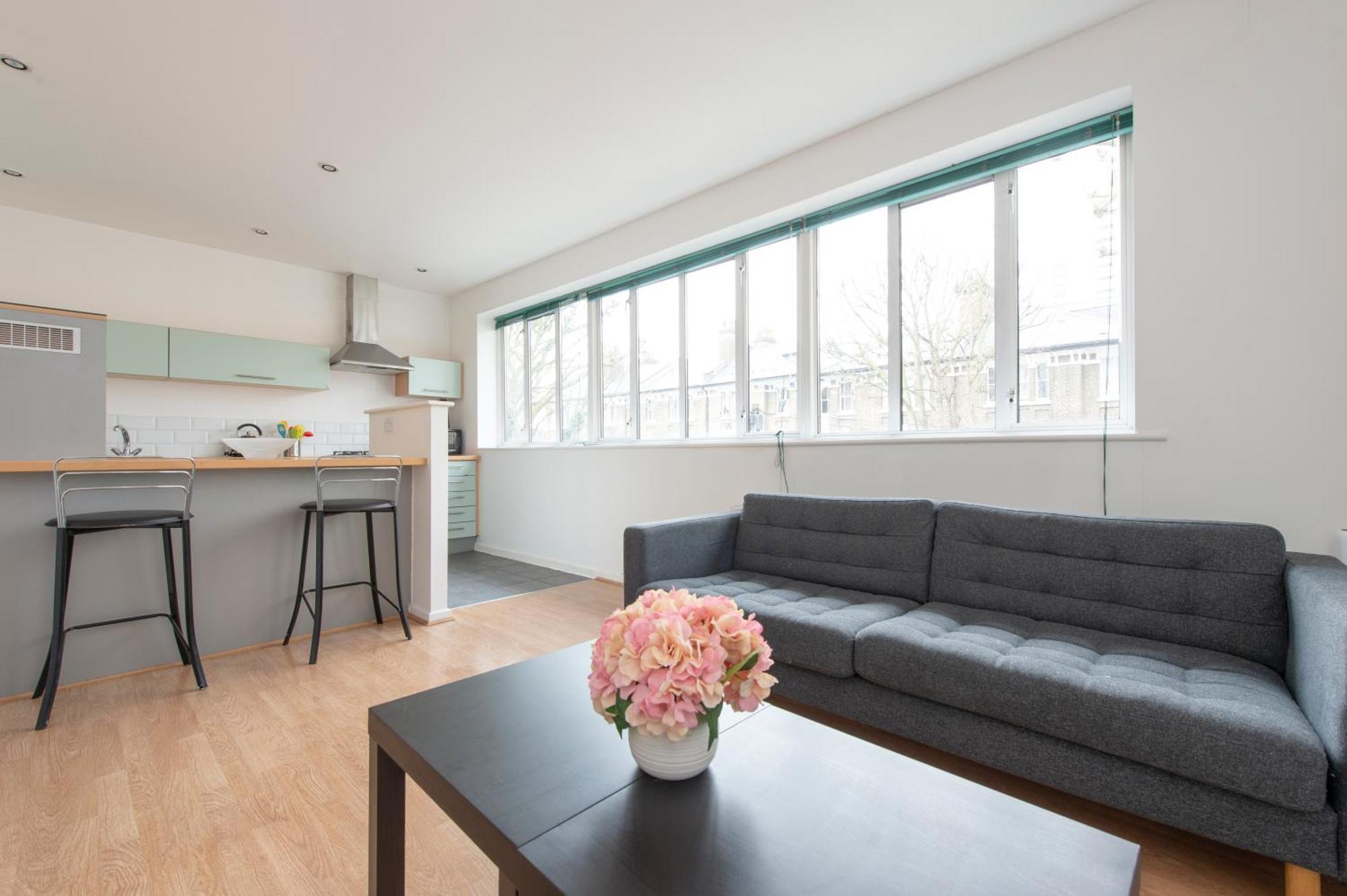 Modern Luxury By Bow Road Station Leilighet London