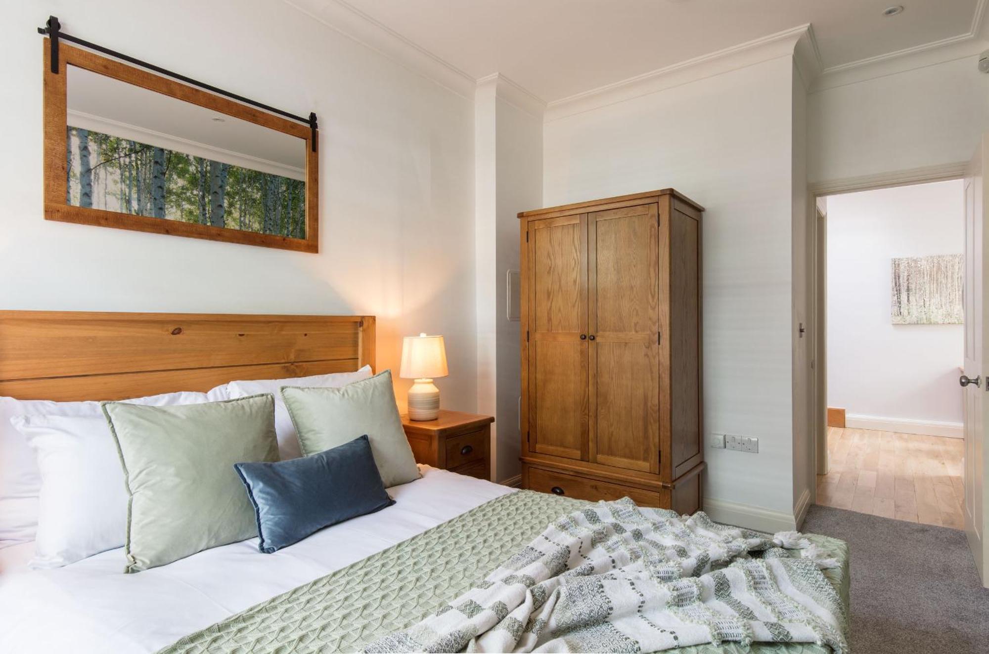 Spacious Quiet 4bedrooms 6beds House With Private Garage 5min Walk To Paddington Station Vakantiehuis Londen