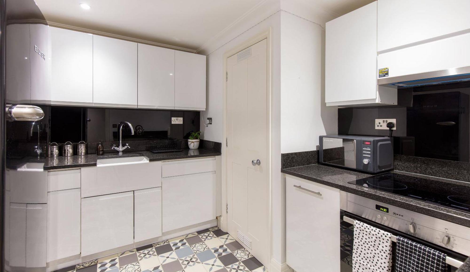 Spacious Quiet 4bedrooms 6beds House With Private Garage 5min Walk To Paddington Station Londen