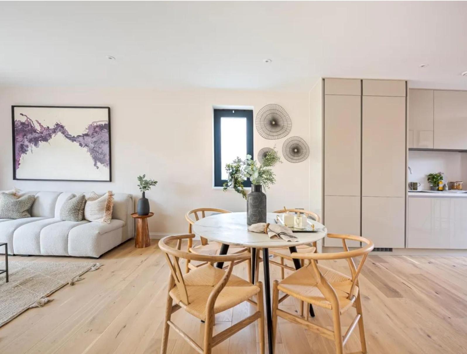 Lägenhet Kings Mews Elegance: City Sparrow's Premier 2-bedroom Residences *