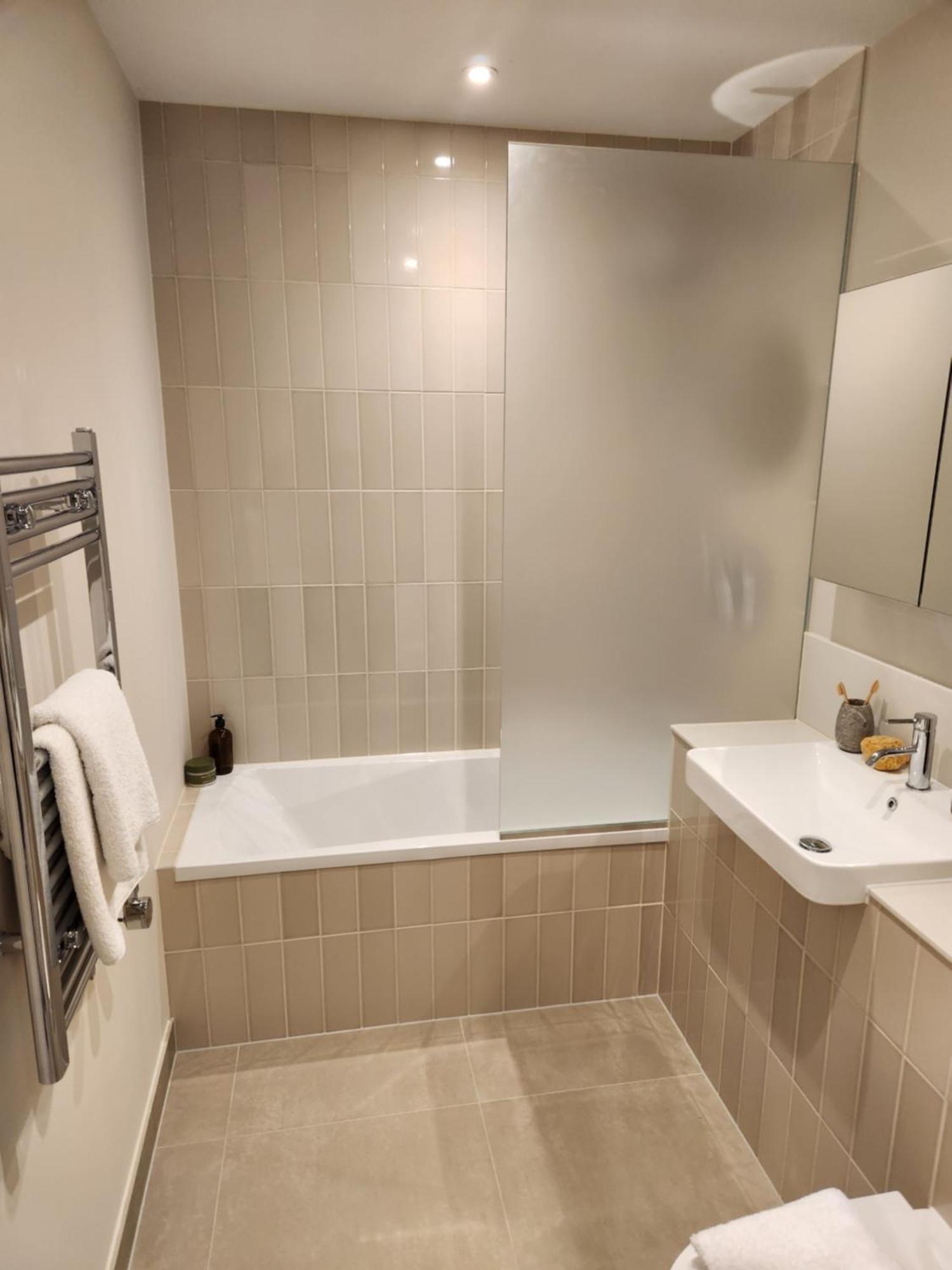 Kings Mews Elegance: City Sparrow's Premier 2-bedroom Residences Lägenhet