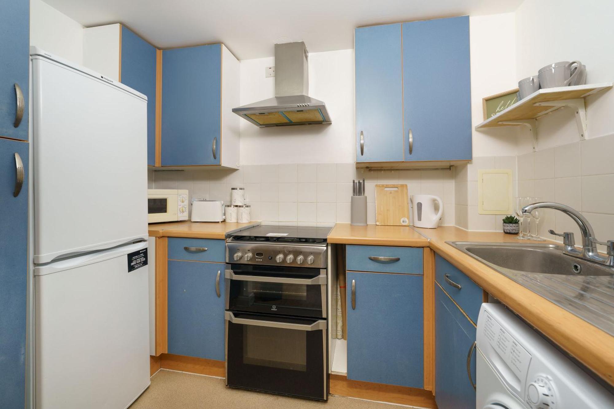 Beautiful 1 Bed With Living