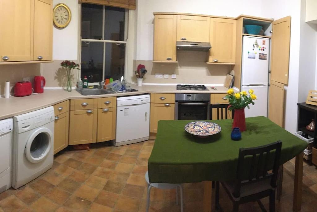 Spacious Flat In West Kensington Appartamento