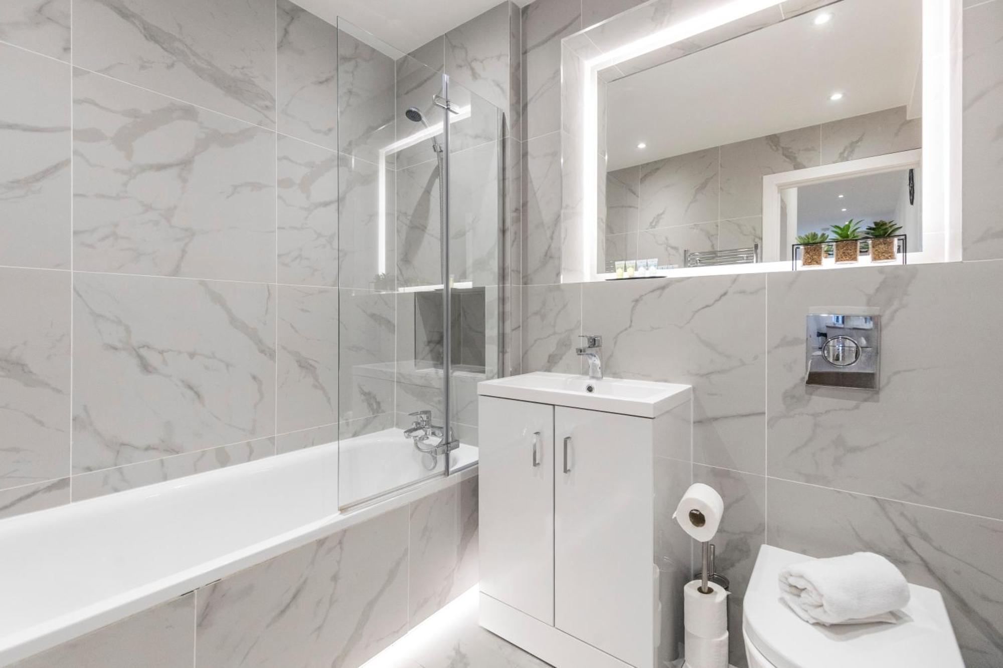 Bright And Spacious - Excellent Location Apartment London