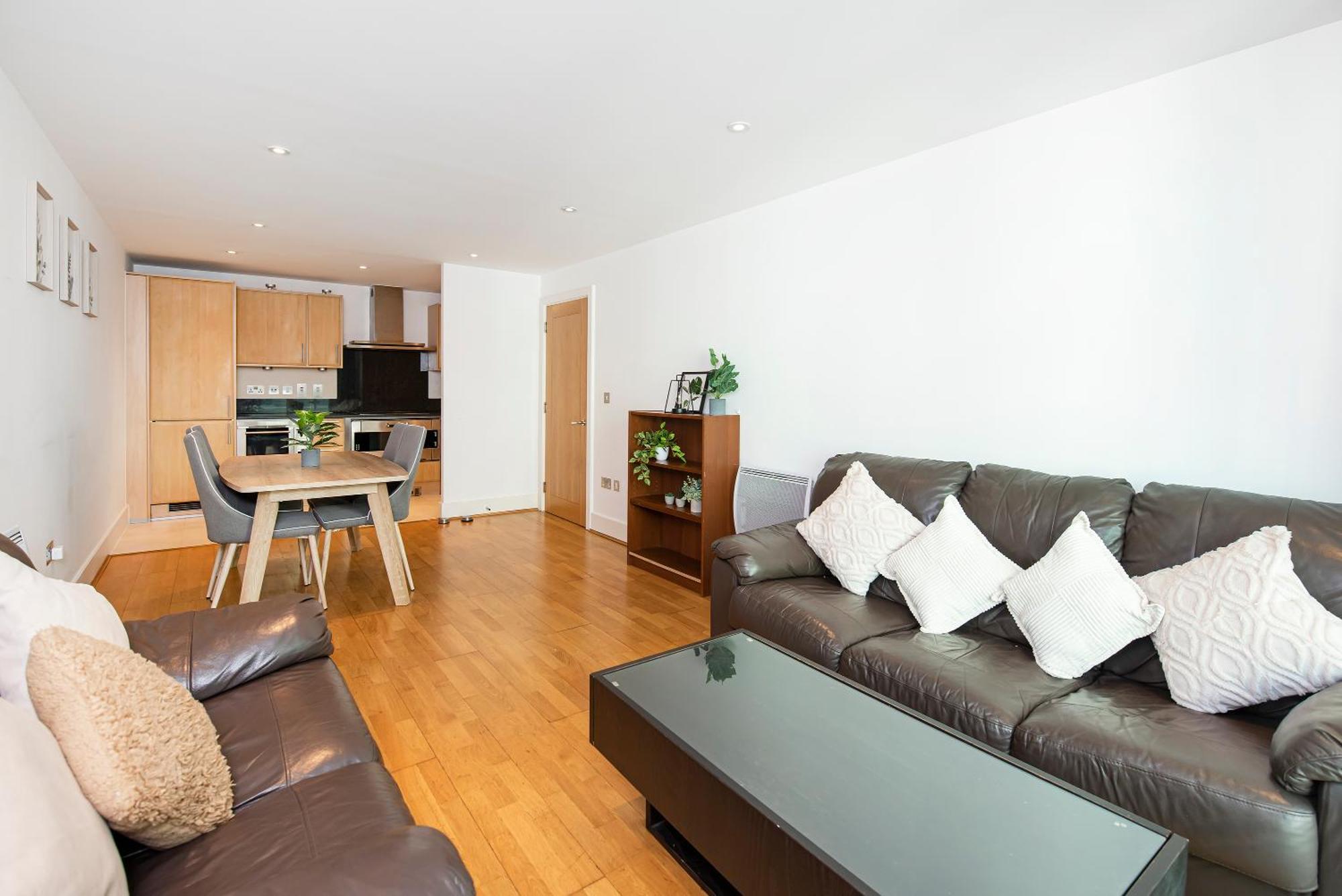 Compact 2 Bed Good Transport Links * London