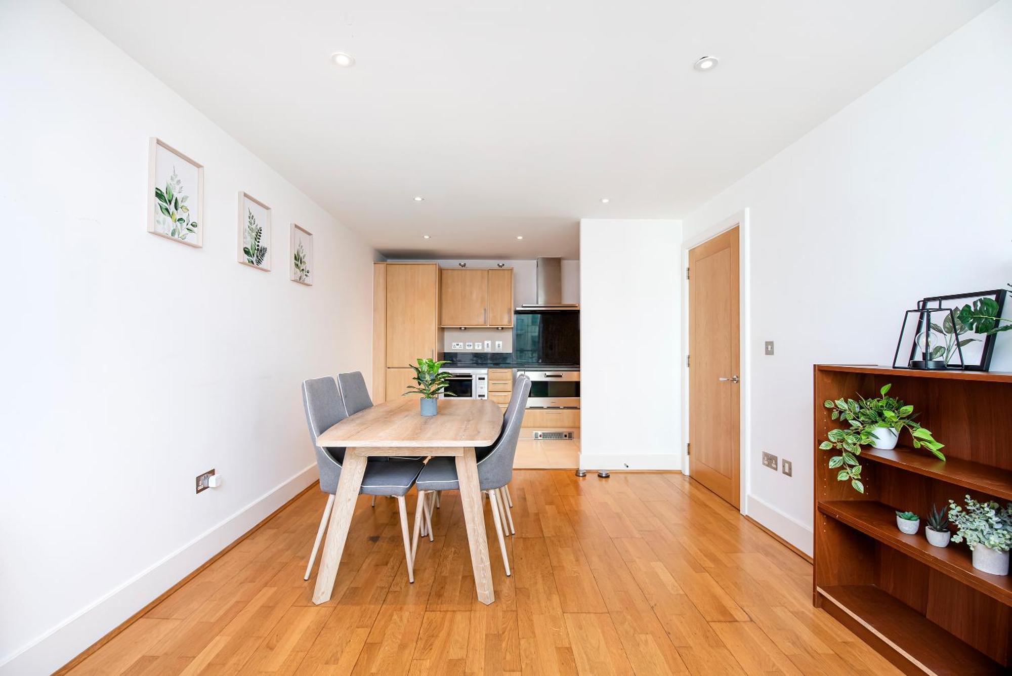 Compact 2 Bed Good Transport Links *