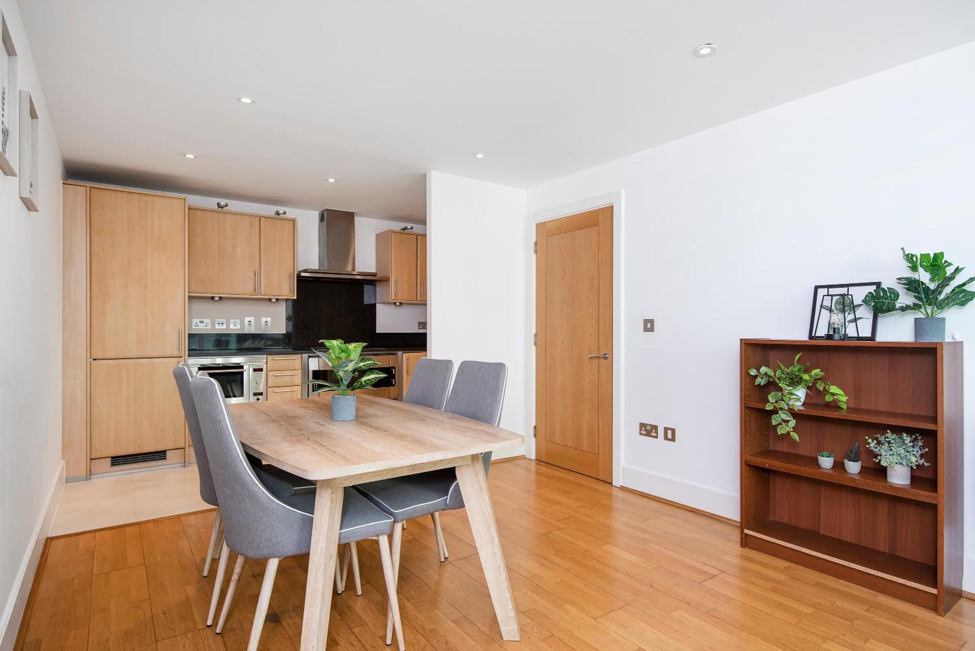 Compact 2 Bed Good Transport Links