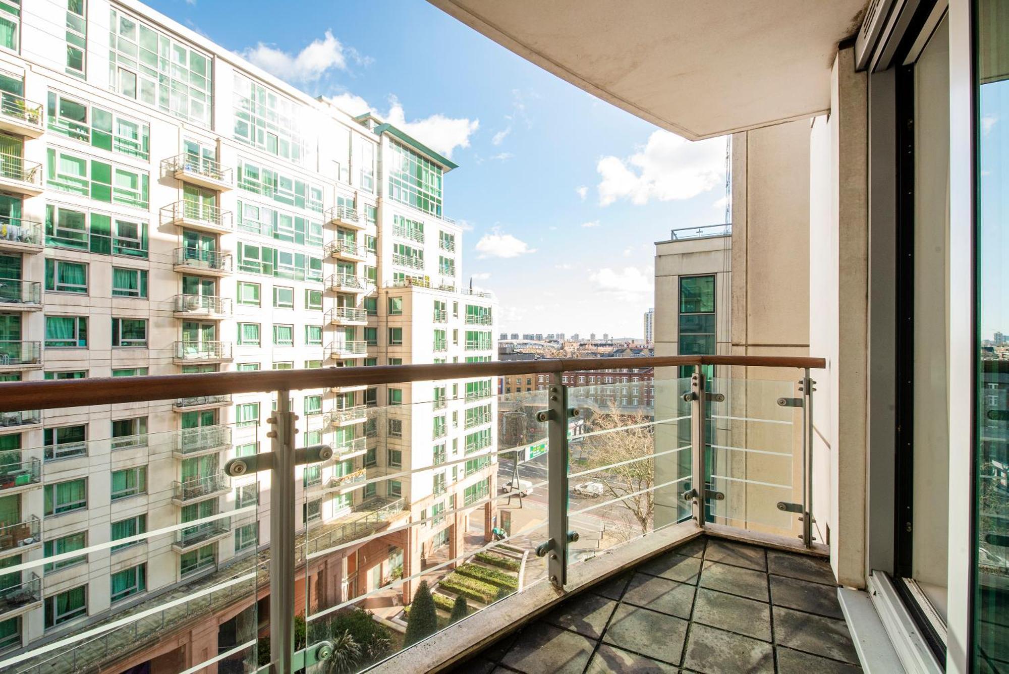 Apartment Compact 2 Bed Good Transport Links London