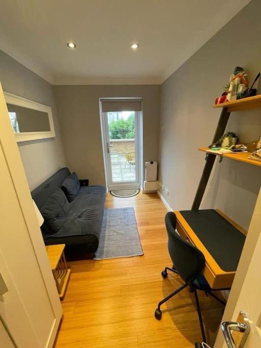 Flat In - Close To Excel Appartement