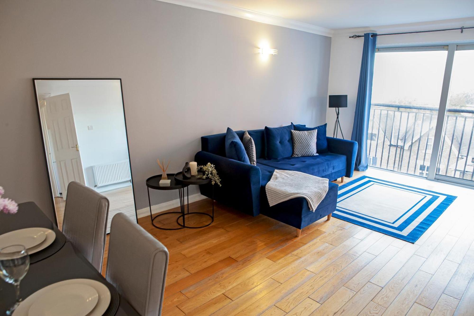 Spacious 2 Bed Flat In Wimbledon With Private Parking Lägenhet London