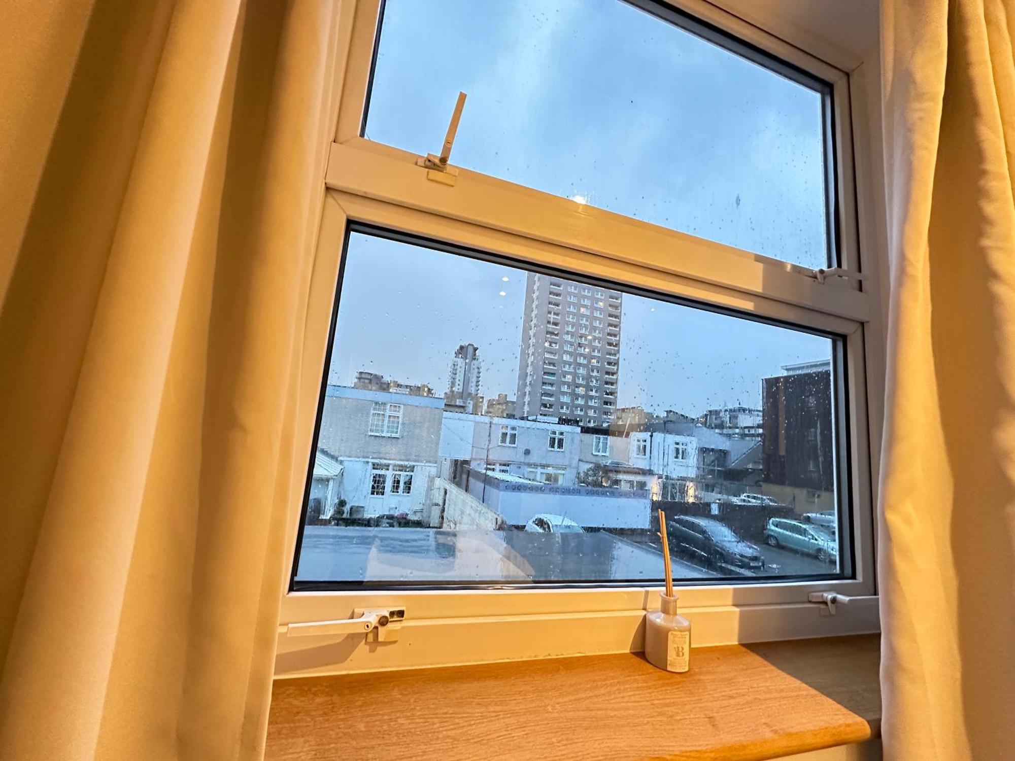 Spacious En-suite Private Bath And Kitchen Studio Flat Canary Wharf No 3 Lejlighed