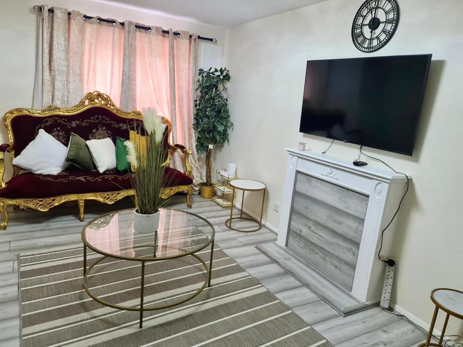 Hébergement de vacances - Sleeps 4 - Parking - Garden - Petfriendly