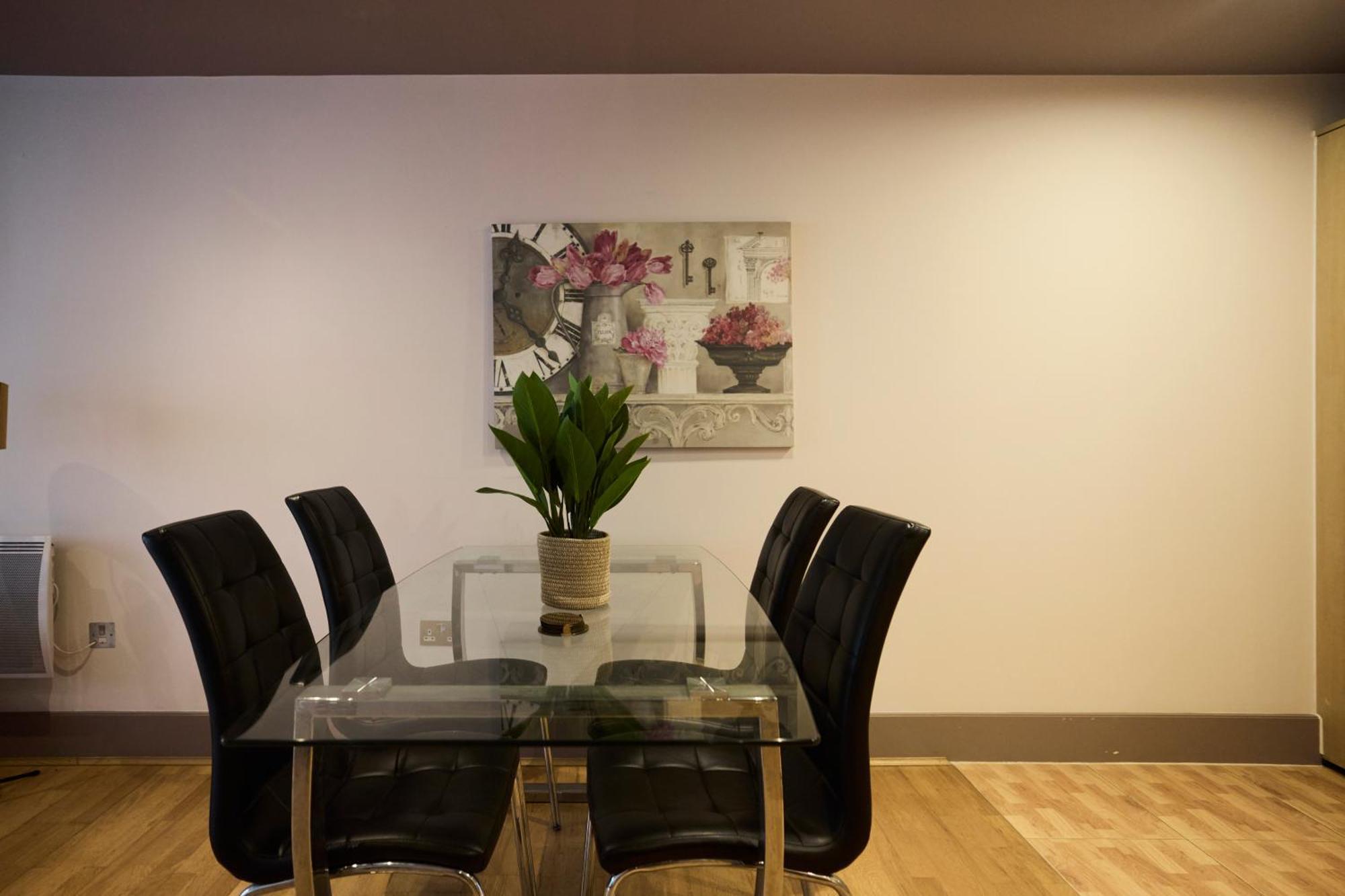 The Vauxhall Hideout - Comfy 2bdr Flat With Balcony Lägenhet