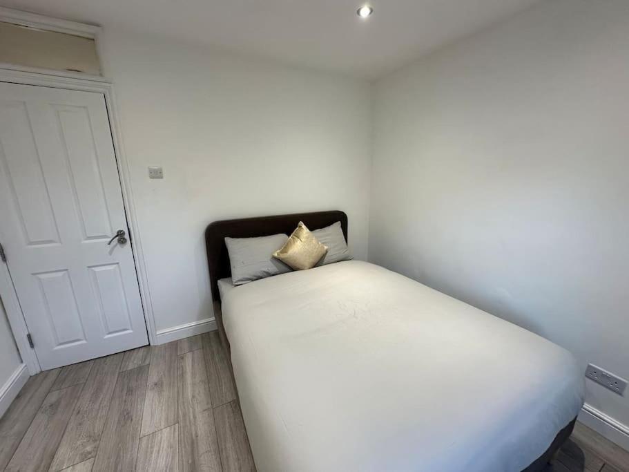 3 Bed Hackney/harringay Flat * London