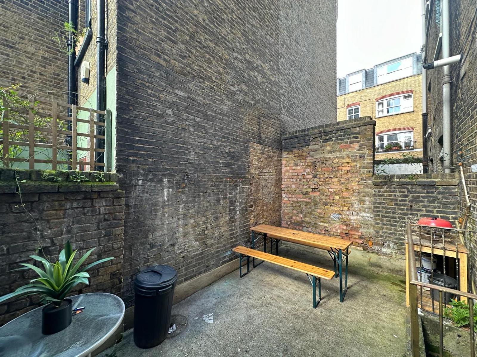 Whitechapel Station Londen
