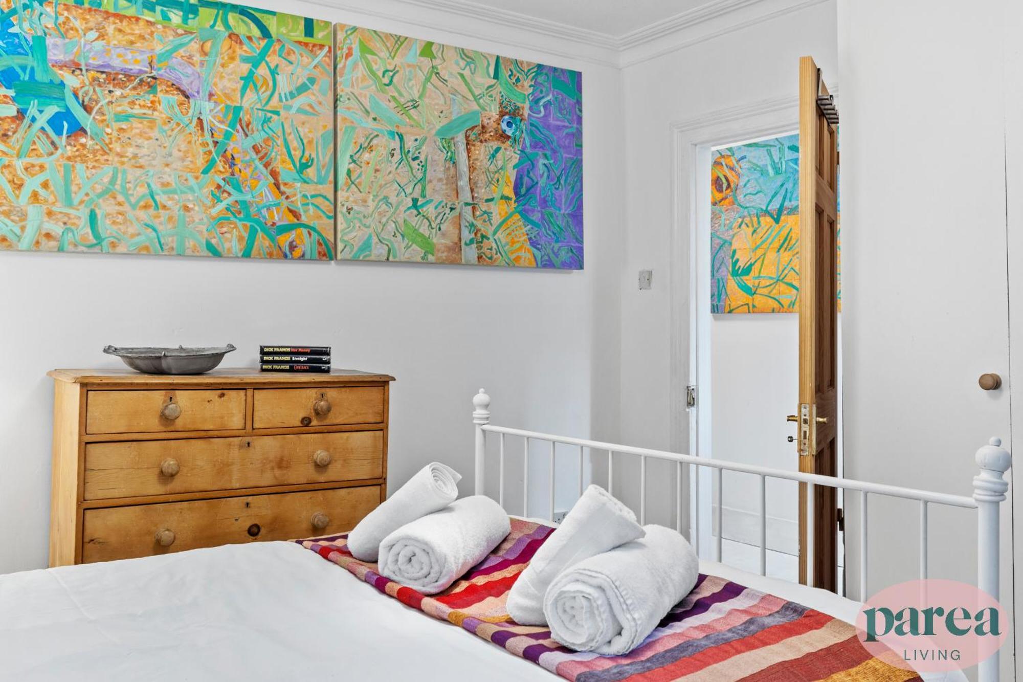 Parea Living - Cosy 1-bed Artistic Flat At Newington