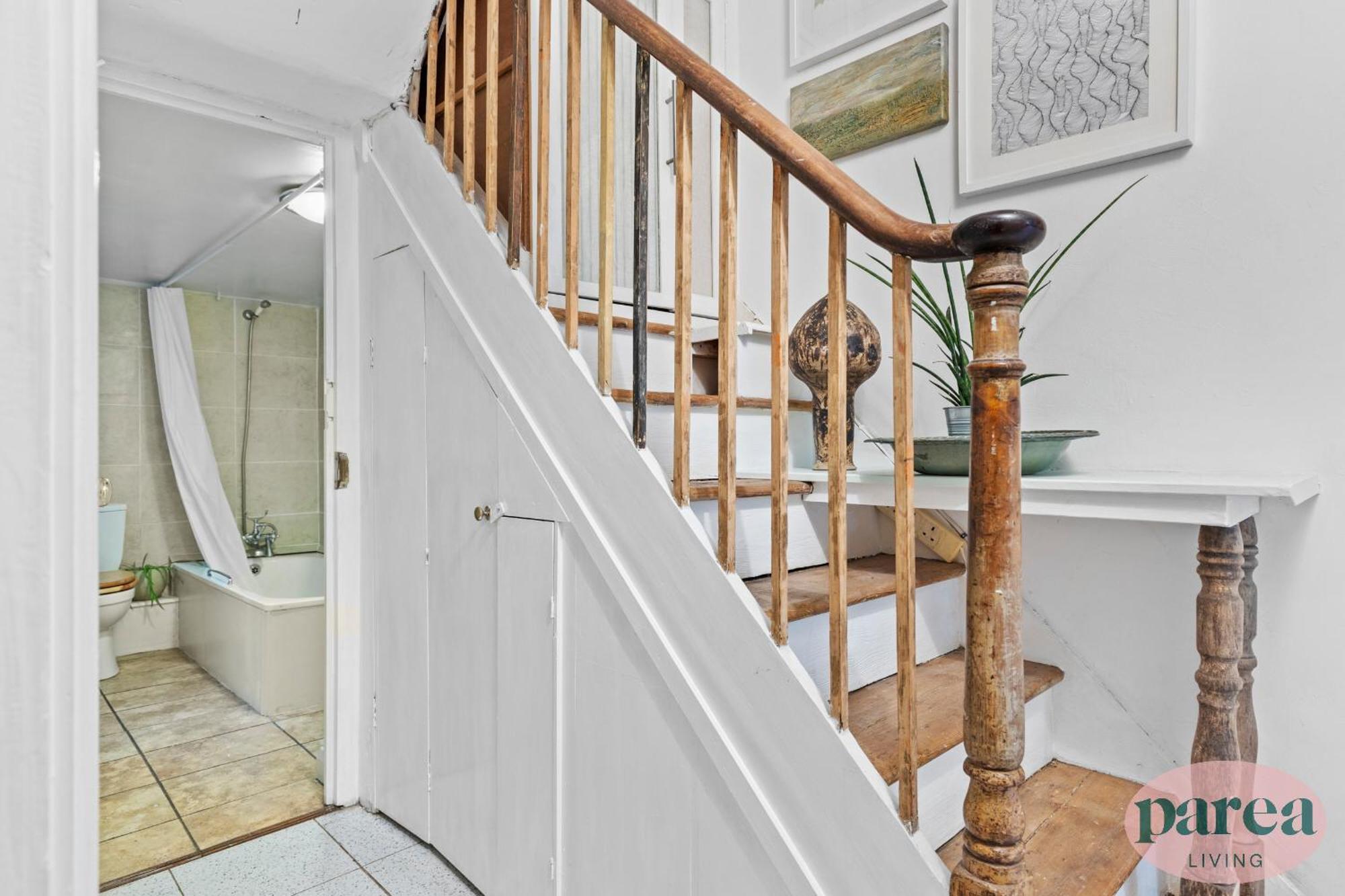 Parea Living - Cosy 1-bed Artistic Flat At Newington Apartment *