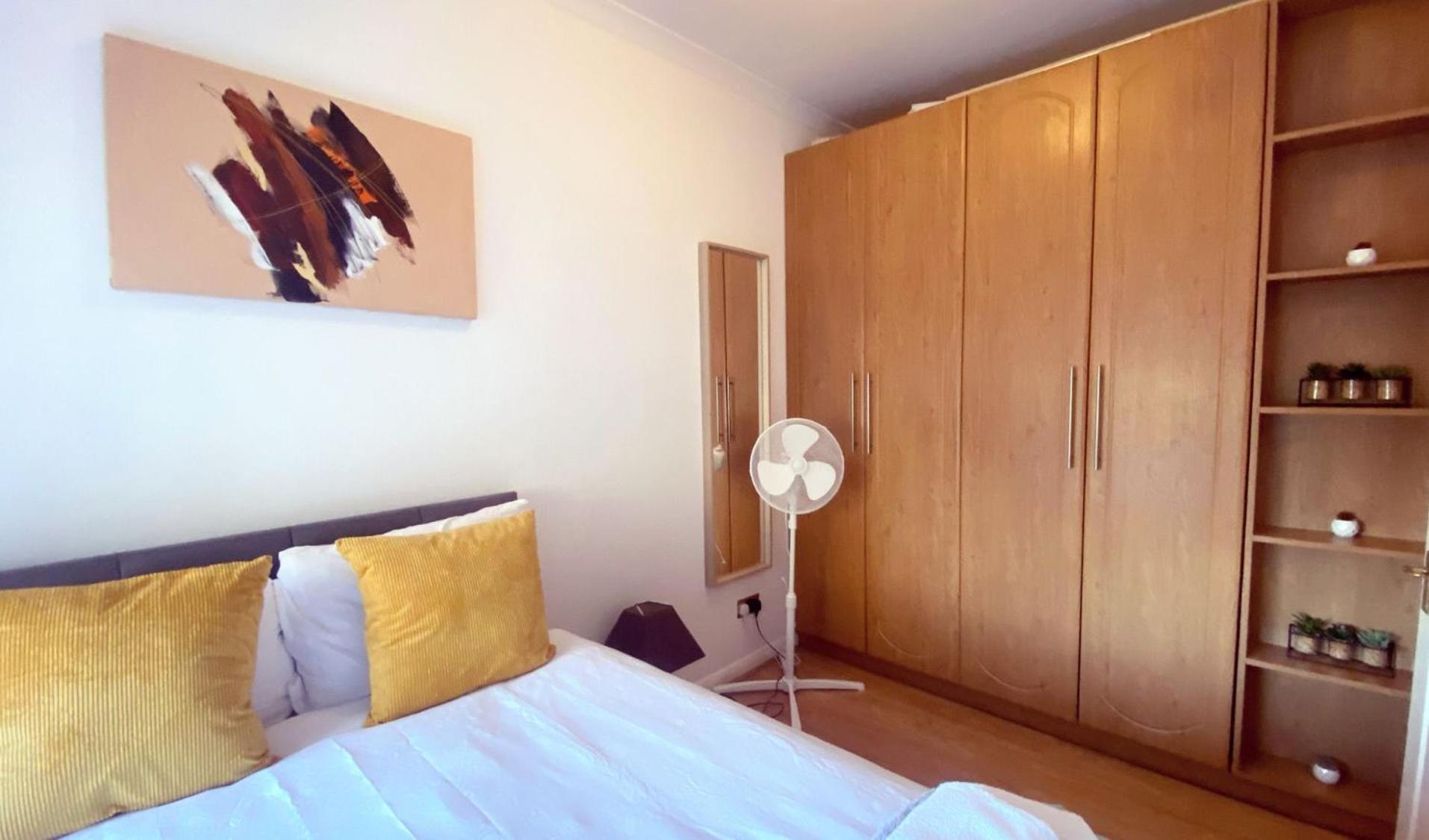 Uk Chaps Retreat: 2 Bedroom - 2bathroom Apartment *