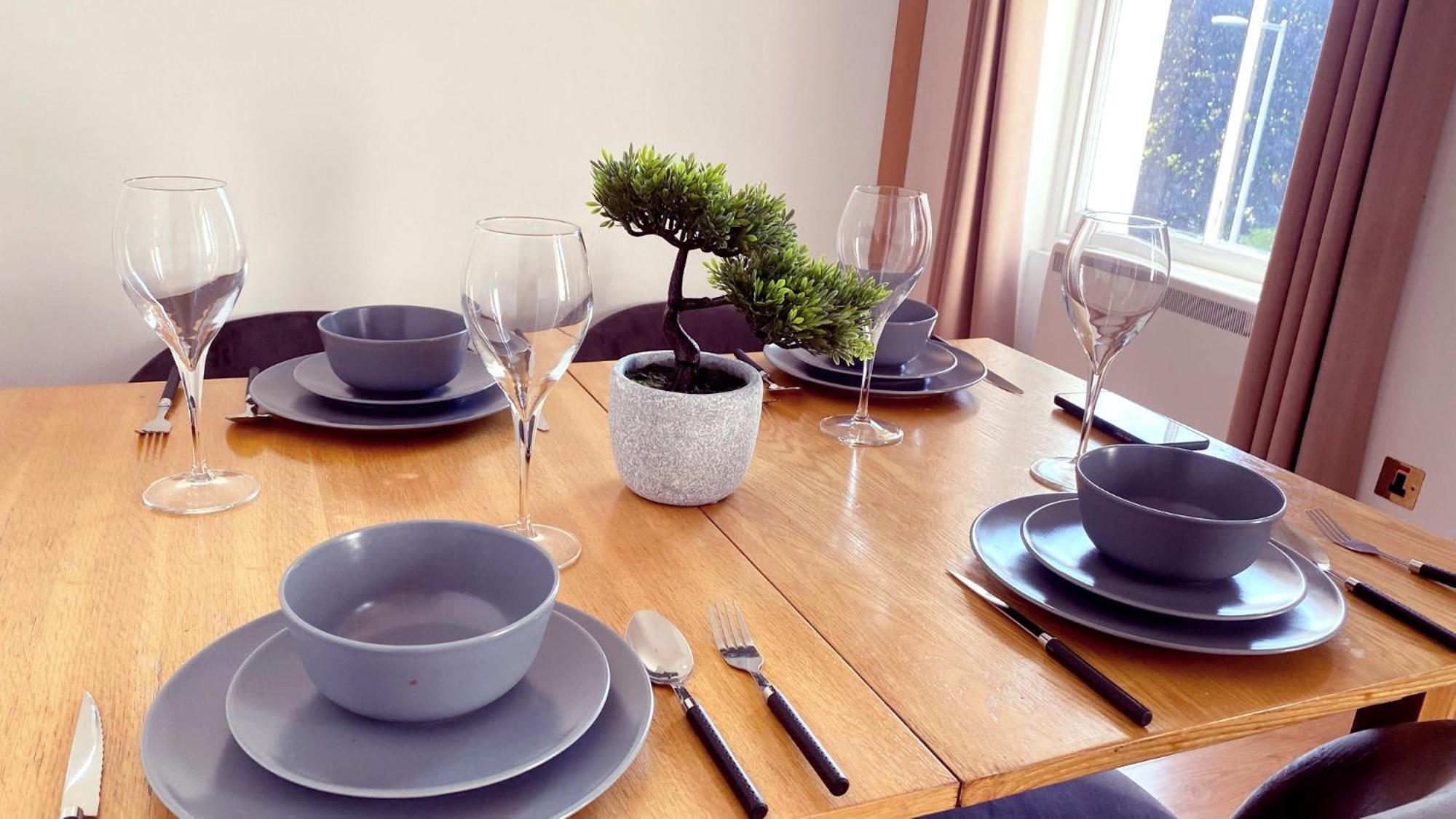 Uk Chaps Retreat: 2 Bedroom - 2bathroom Apartment London