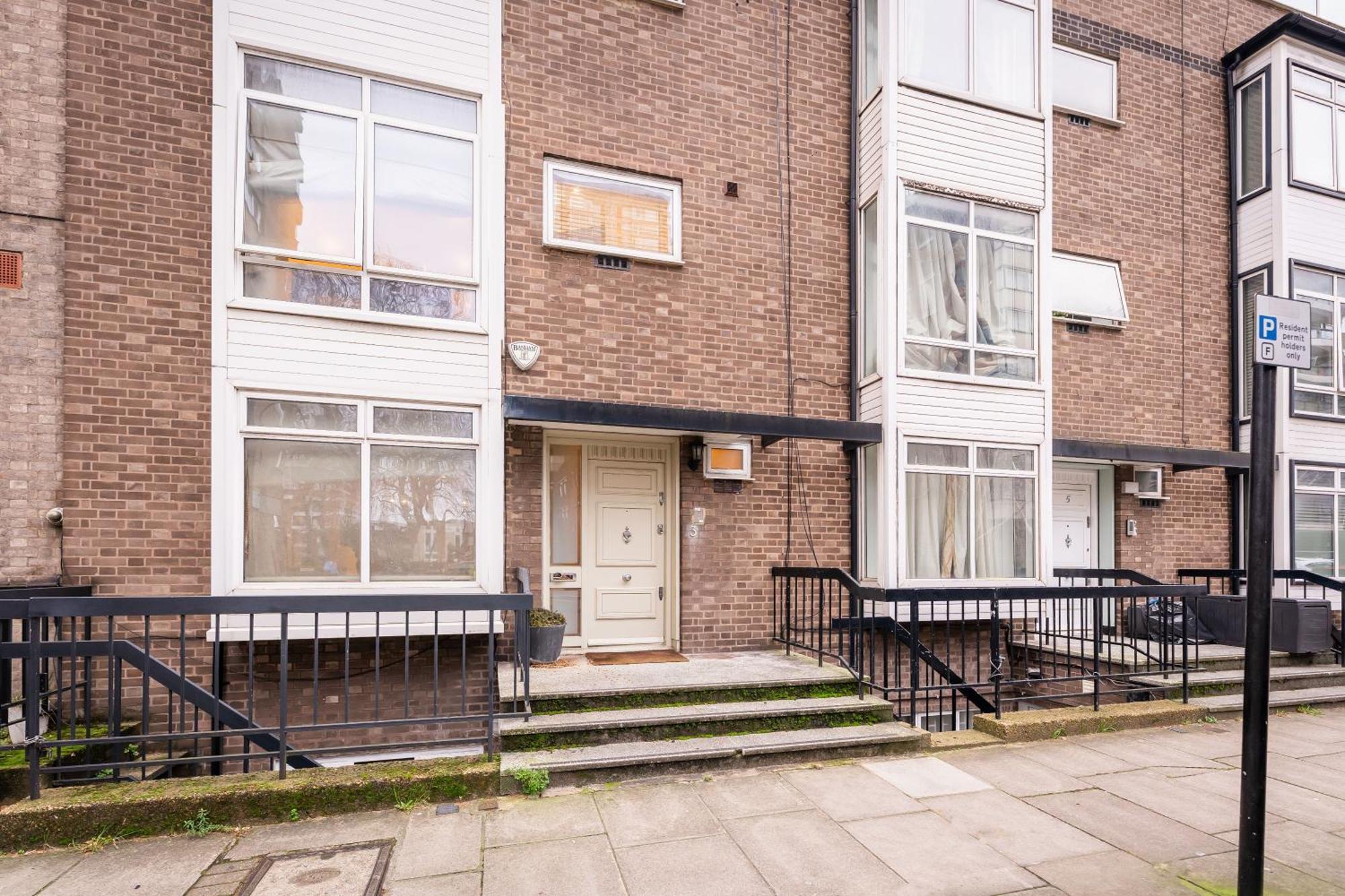 Luxury 6 Bedroom House In Southwick Street