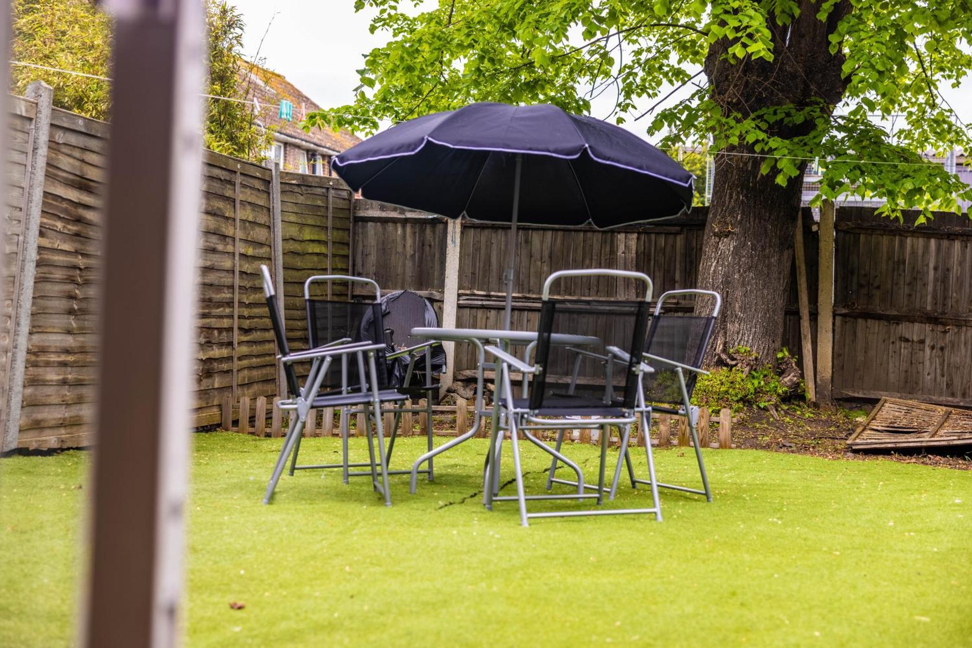 3kingbr&sofabed-garden-aircon-bbq-parkg Feriehus