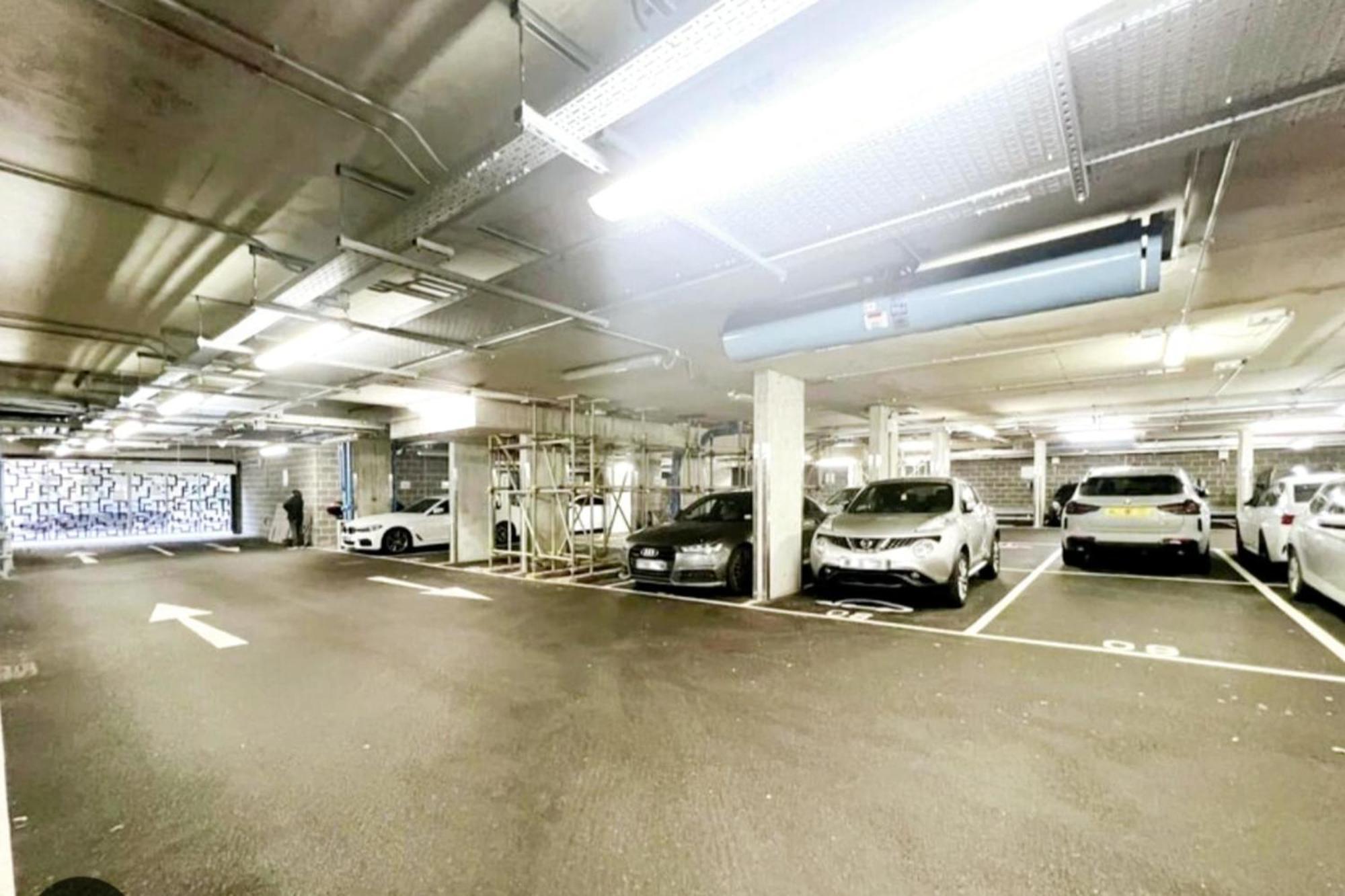 Lovely 3bd Flat, Parking, Sleeps Six Close To O2 Appartamento *