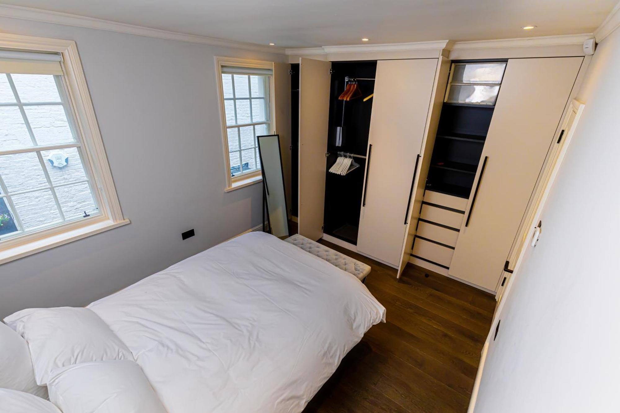 Entire Knightsbridge Mews House London