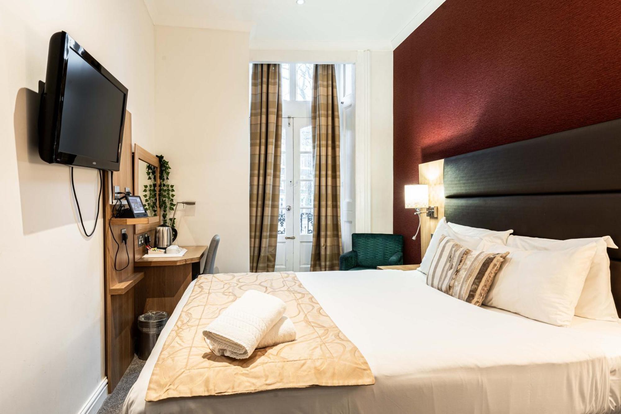 Lancaster Court 3*
