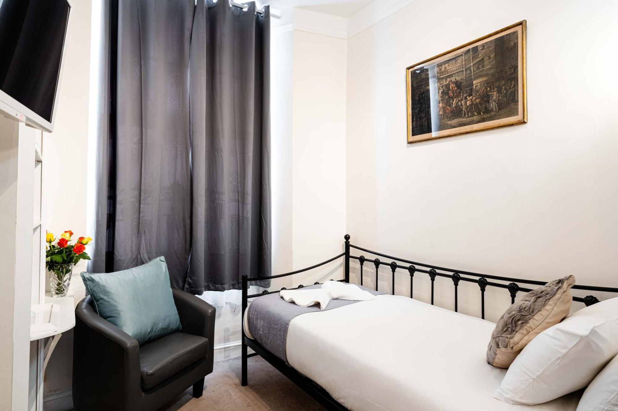 Lancaster Court 3* London