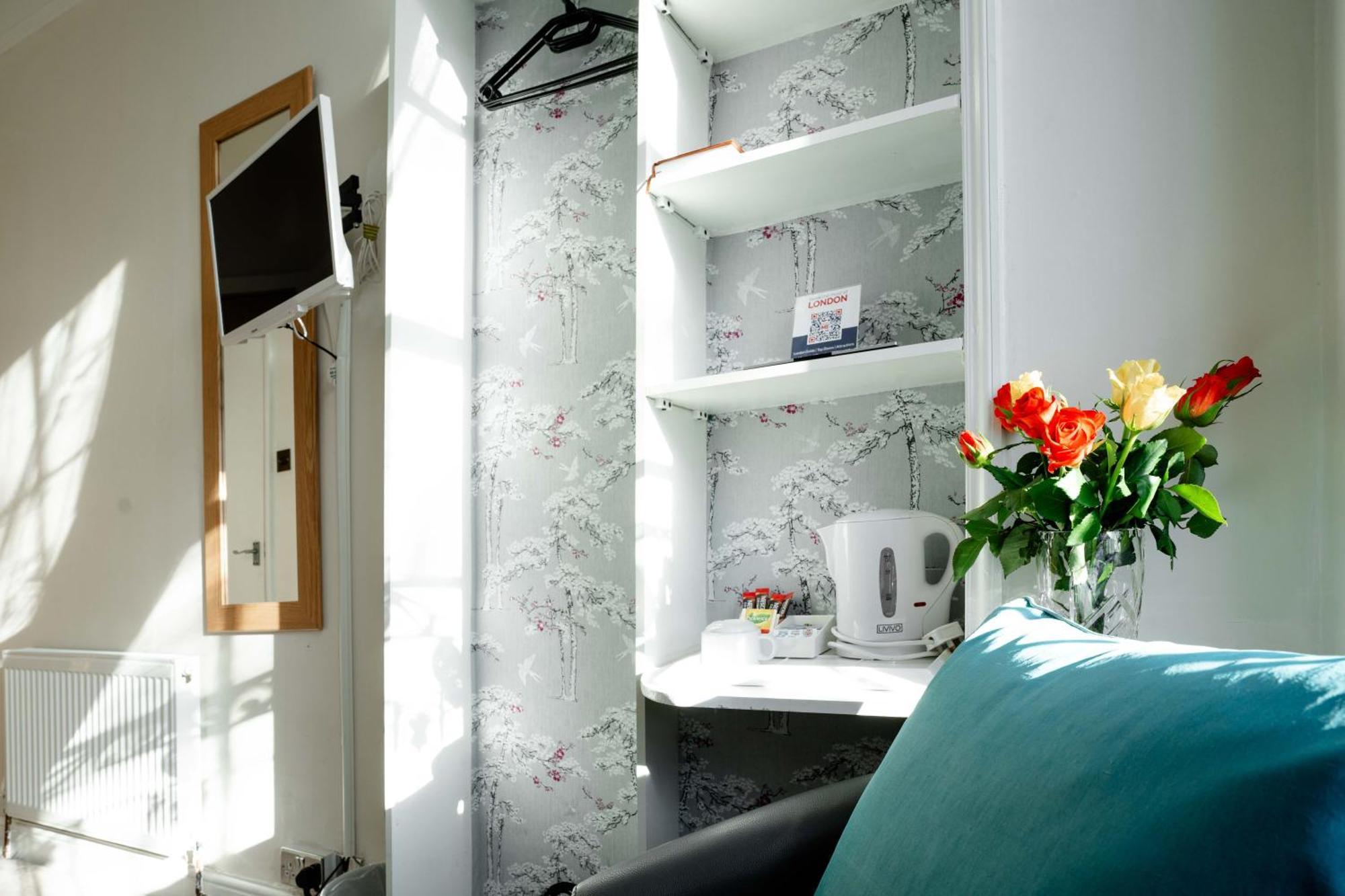 Lancaster Court Hotel 3*
