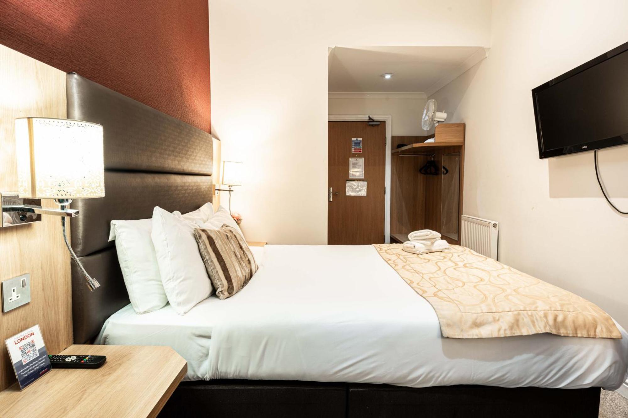 Lancaster Court Hotel 3*