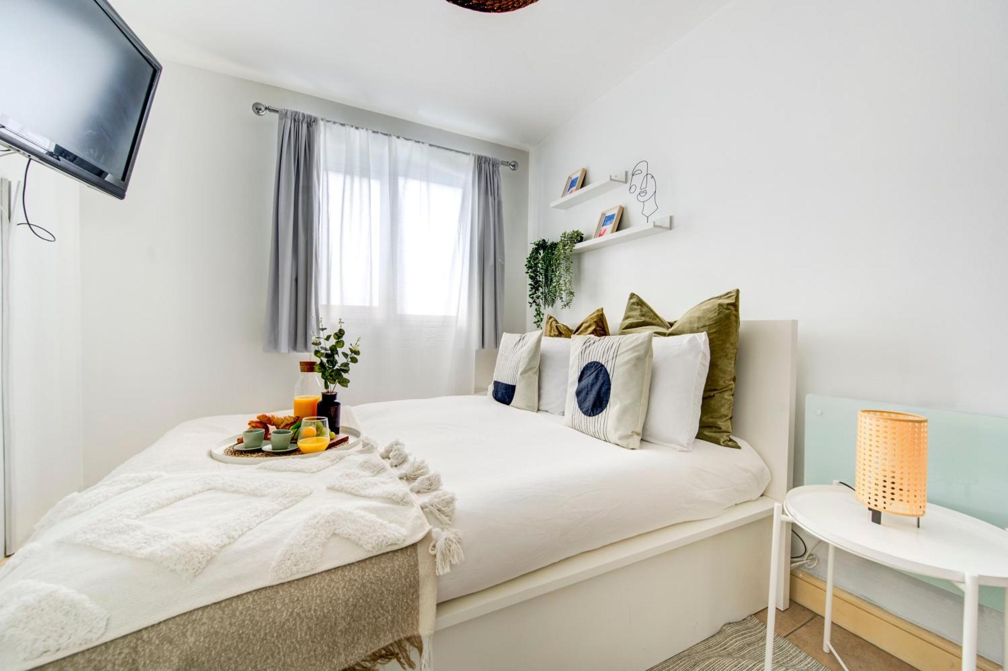 Boho Chic Tower Bridge Gem, Sleeps 8 * Londen