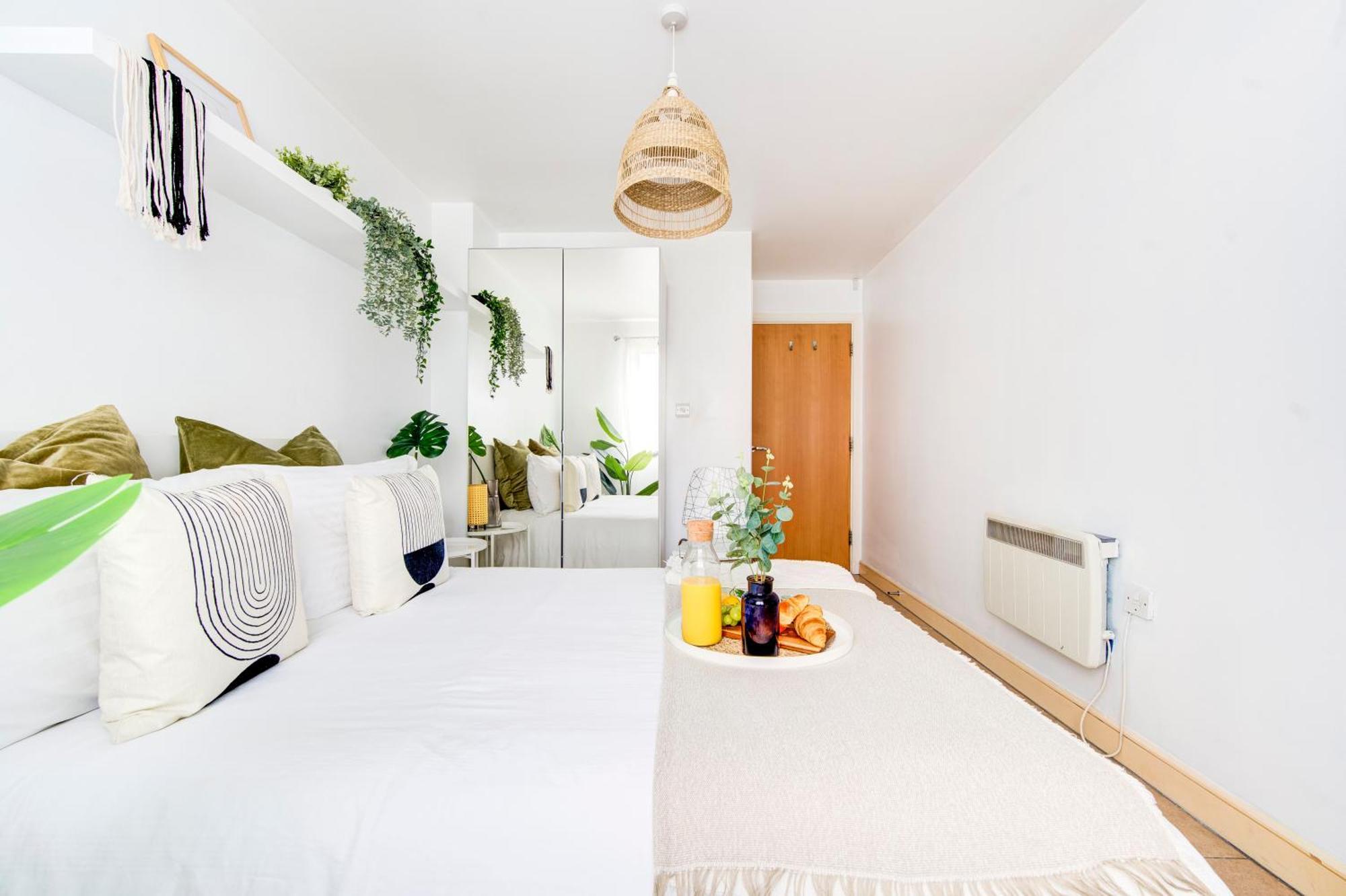 Boho Chic Tower Bridge Gem, Sleeps 8 Appartement