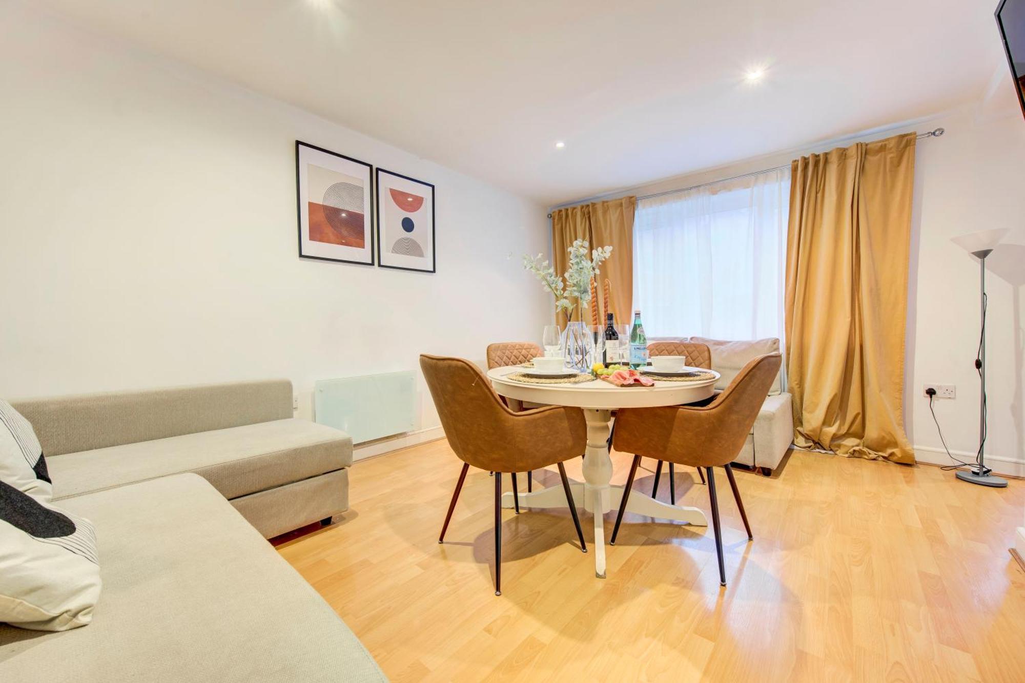 Boho Chic Tower Bridge Gem, Sleeps 8 Londen