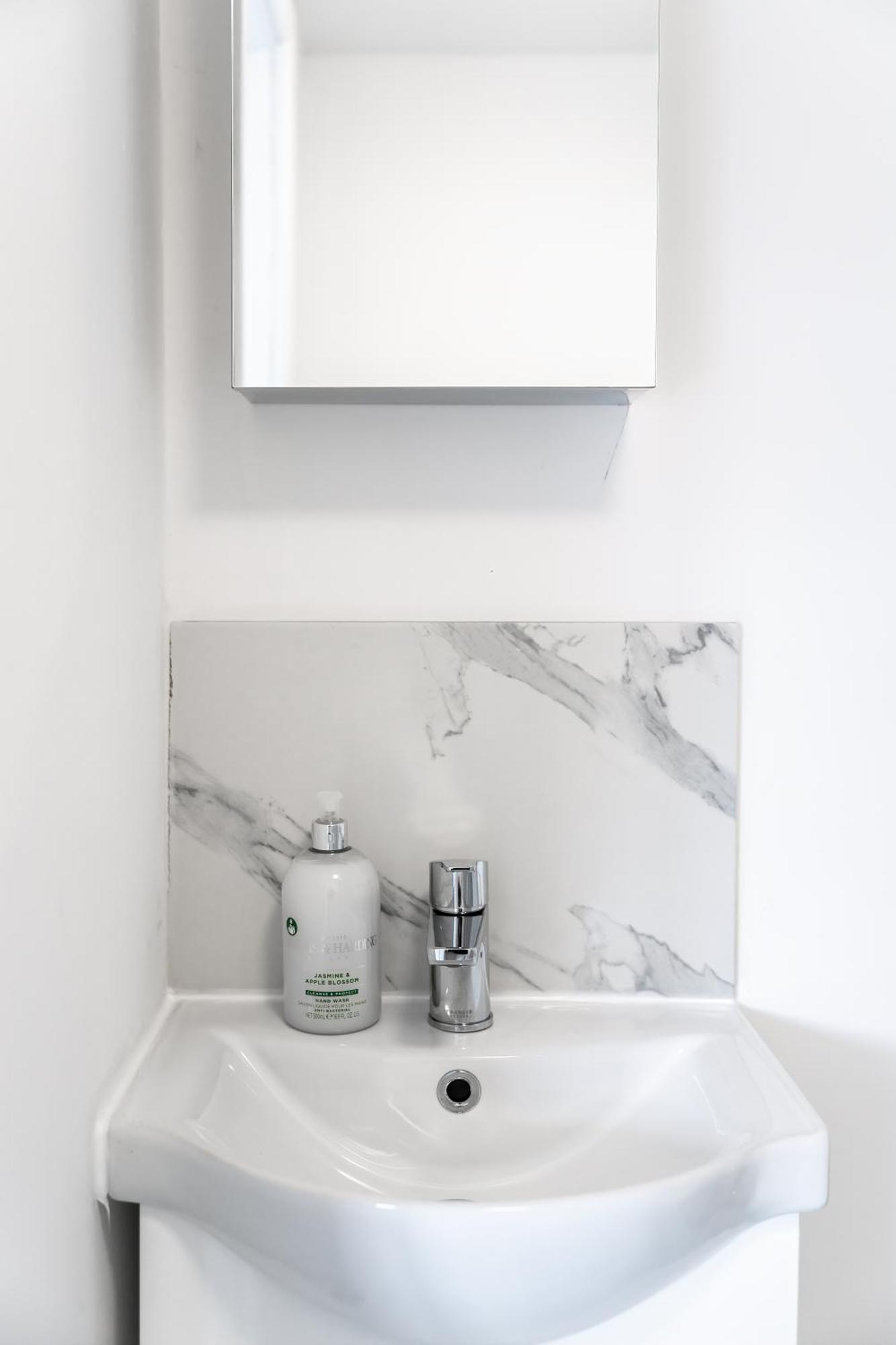 Modern Studio By Livestay Short Lets & Serviced Pensionat London