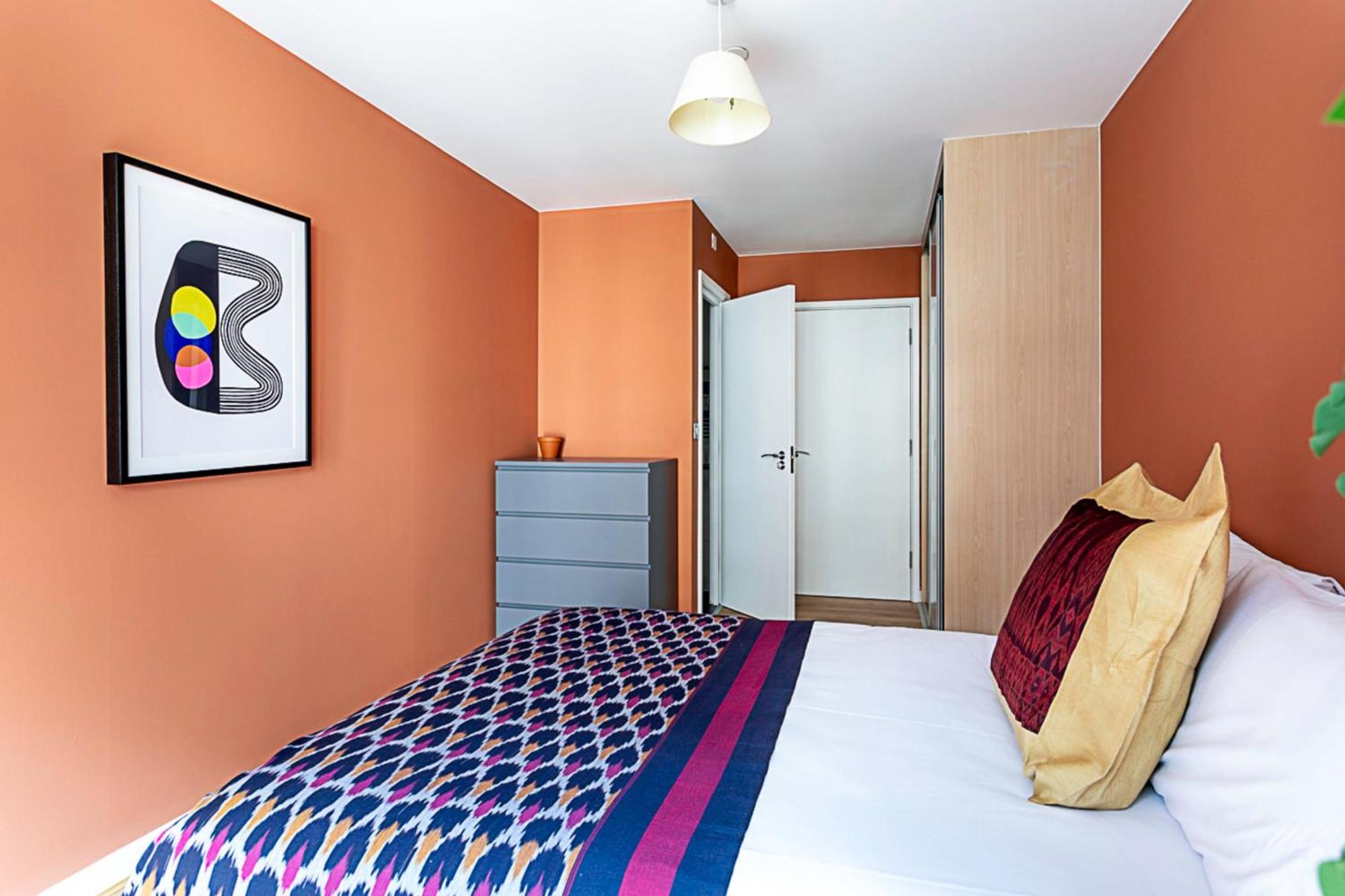 Vibrant And Modern With Canal Views Appartement Londen
