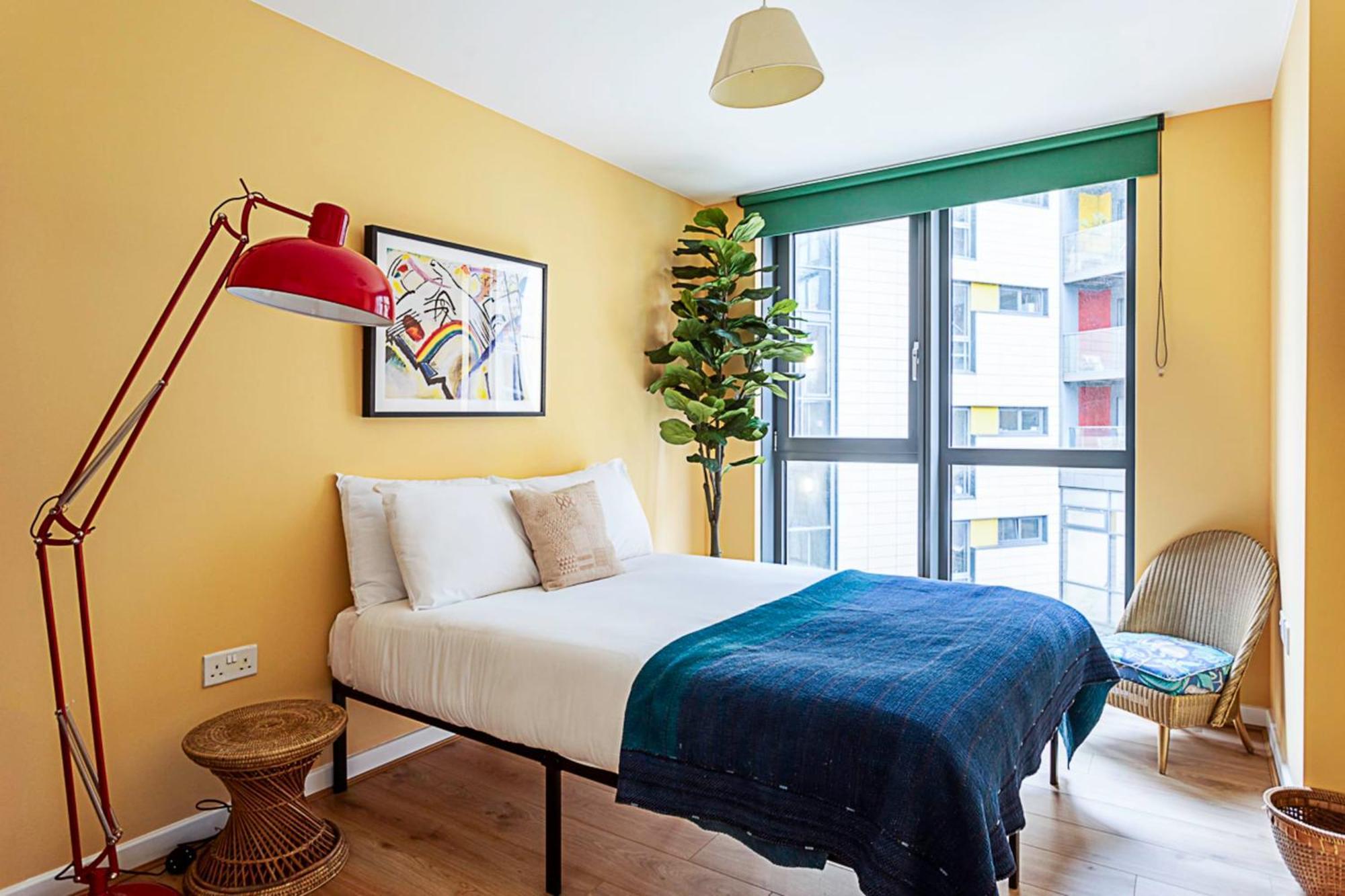 Vibrant And Modern With Canal Views Appartement Londen