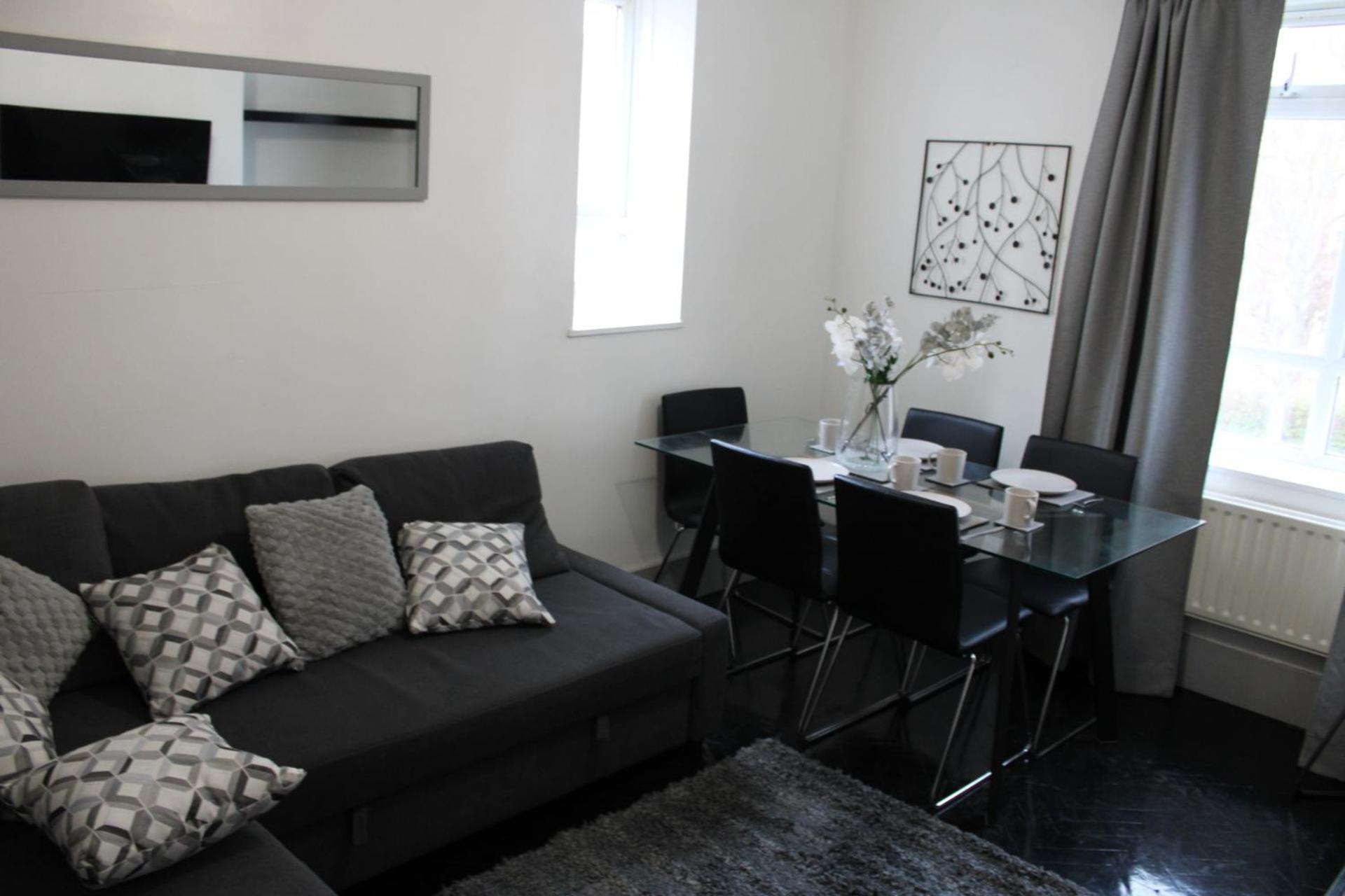 Clapham Common 3 Bed *