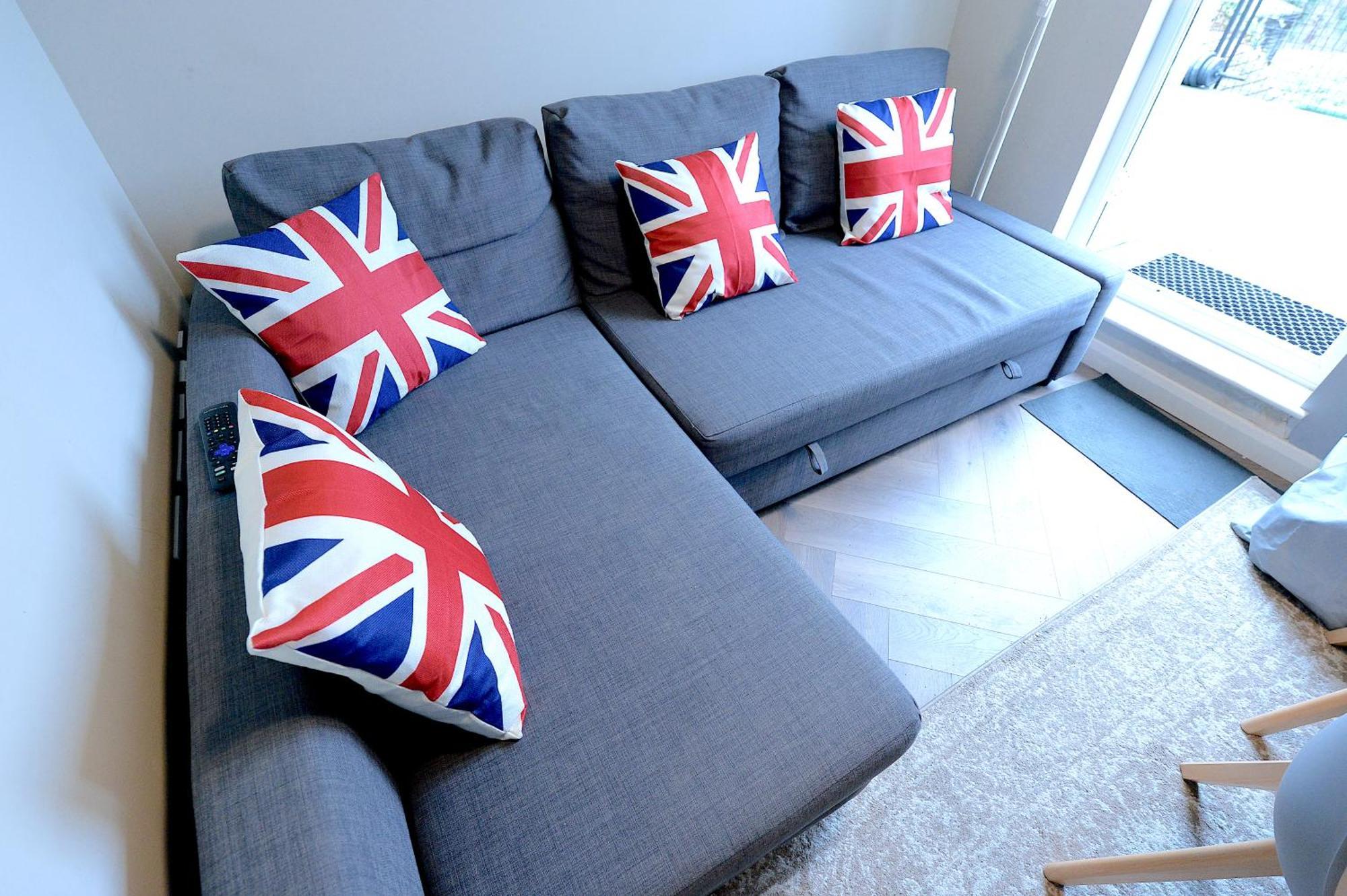 Apartment 2 Bedroom Flat In Wood Piccadilly Line London