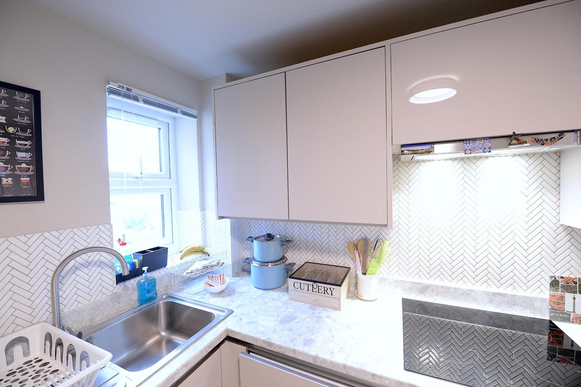 Apartment 2 Bedroom Flat In Wood Piccadilly Line London