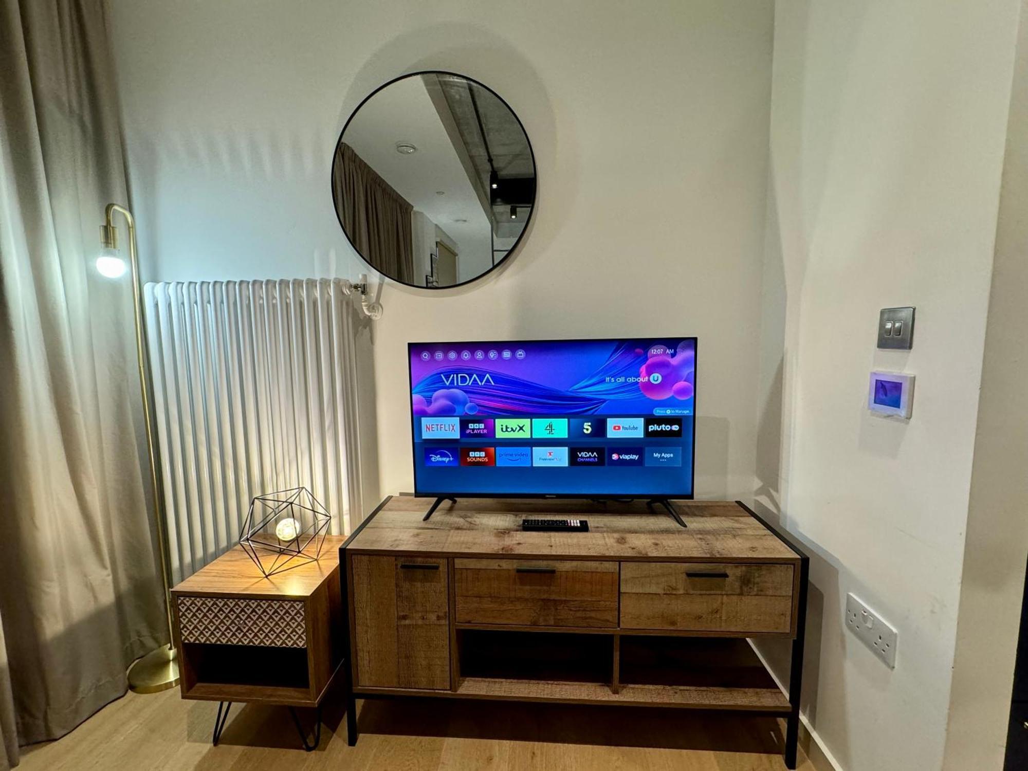 Apartment Tower Bridge London, 2 Bedrooms, Reception, Kitchen, Parking *