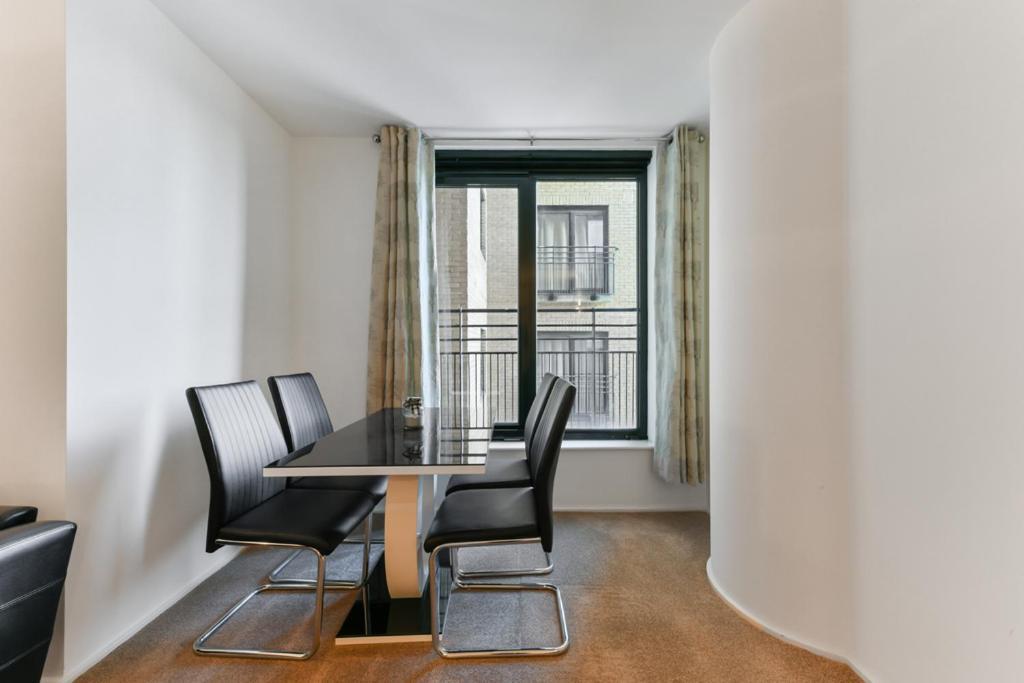 Large 1 Bed Flat Near Hyde Park Leilighet