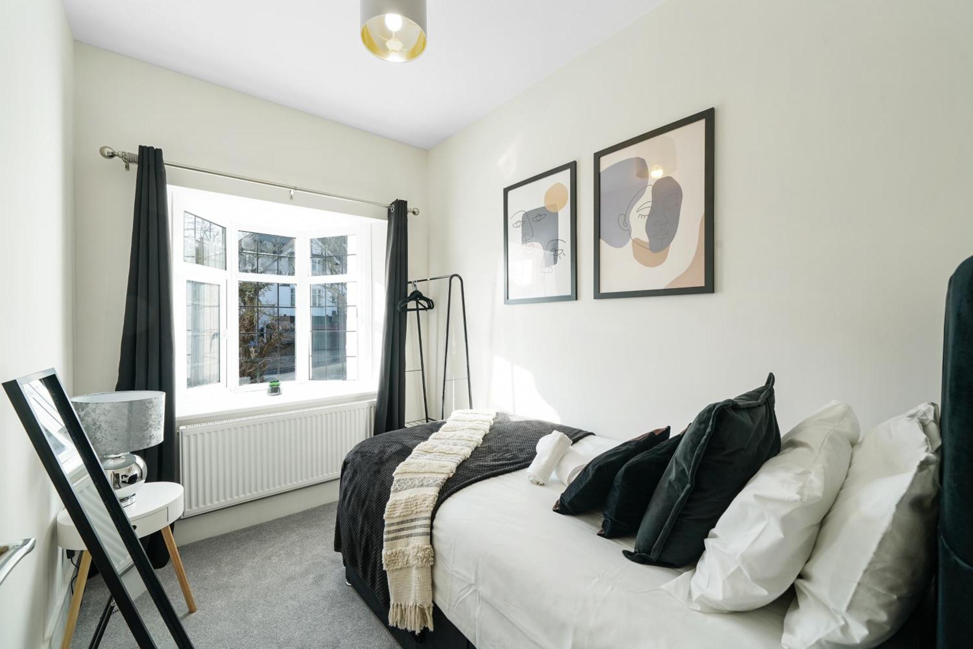 Feriehus Luxurious House In Wembley - Garden