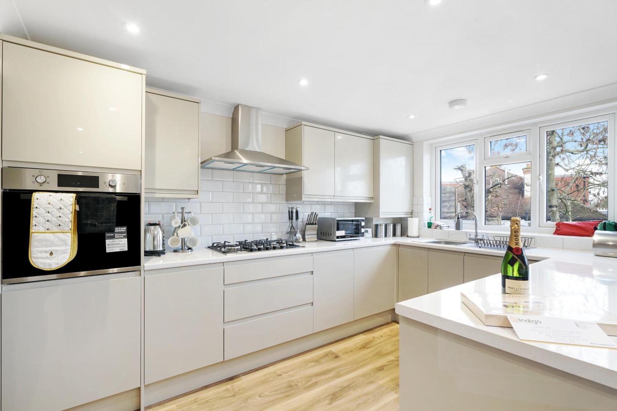 Feriehus Luxurious House In Wembley - Garden London