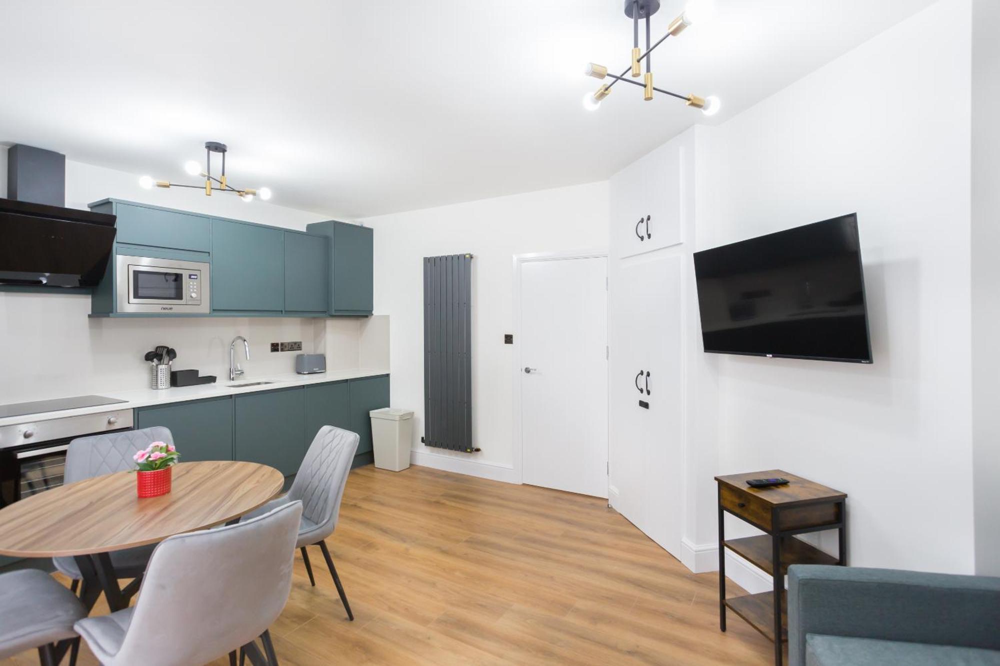 Lägenhet Centre One Bedroom Next To Station, Newly Renovated