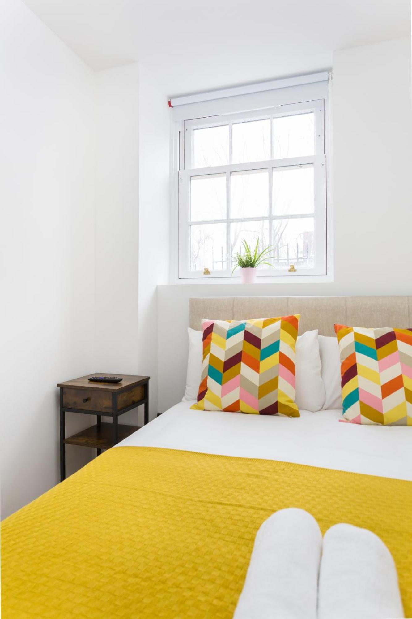 Centre One Bedroom Next To Station, Newly Renovated Lägenhet