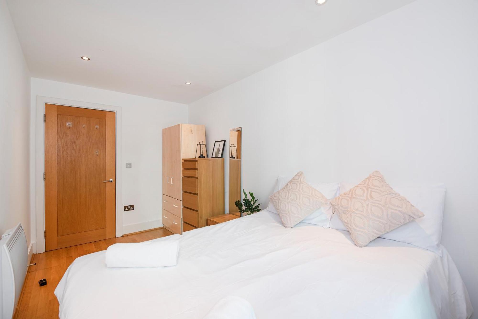 Apartment Compact 2 Bed Good Transport Links *