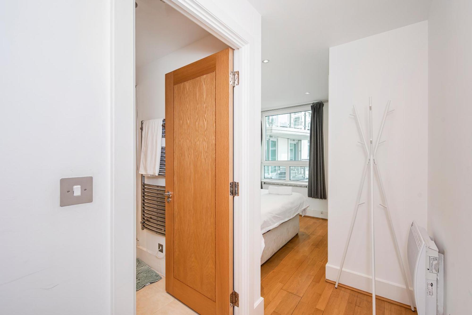 Compact 2 Bed Good Transport Links Apartment *