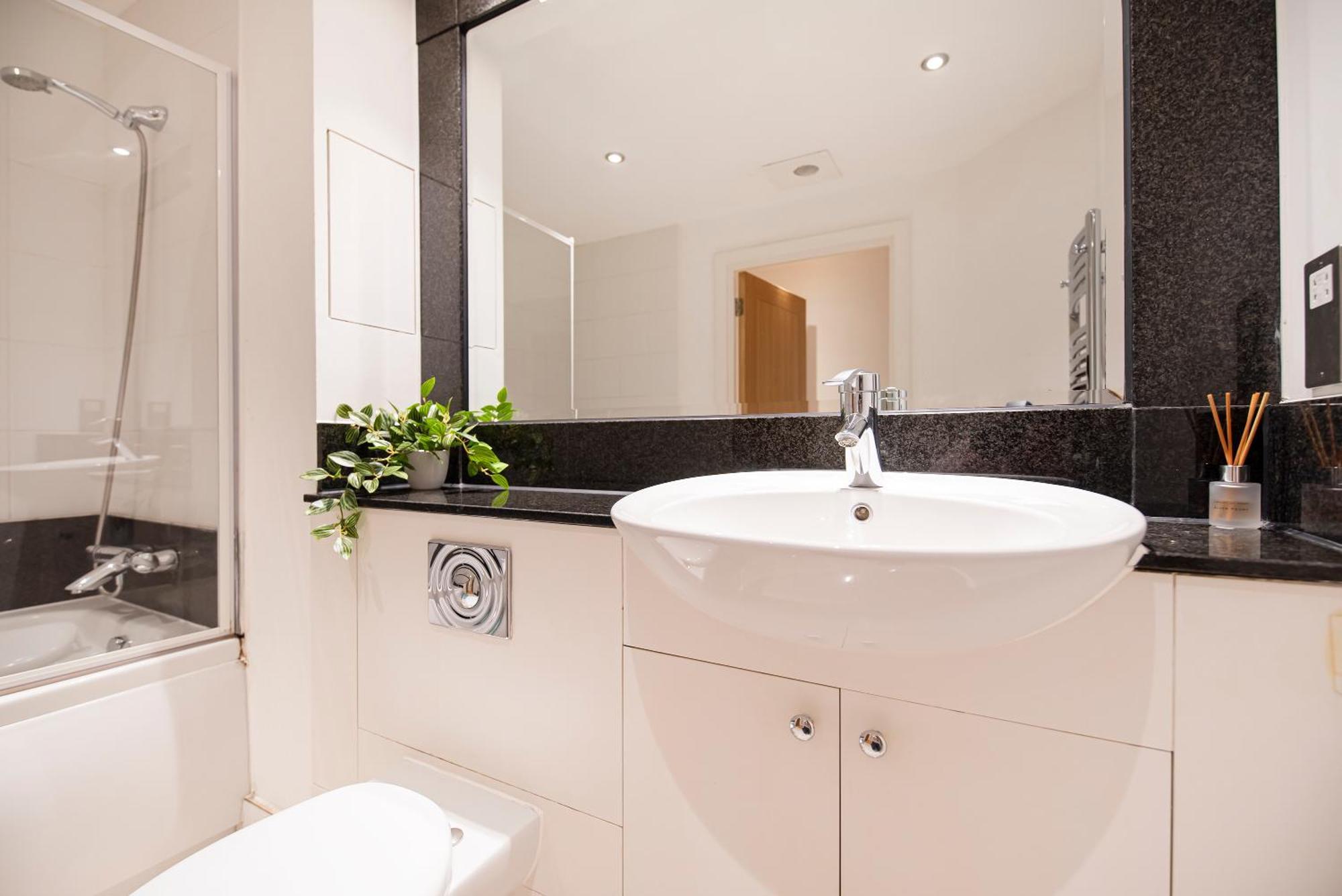 Apartment Compact 2 Bed Good Transport Links