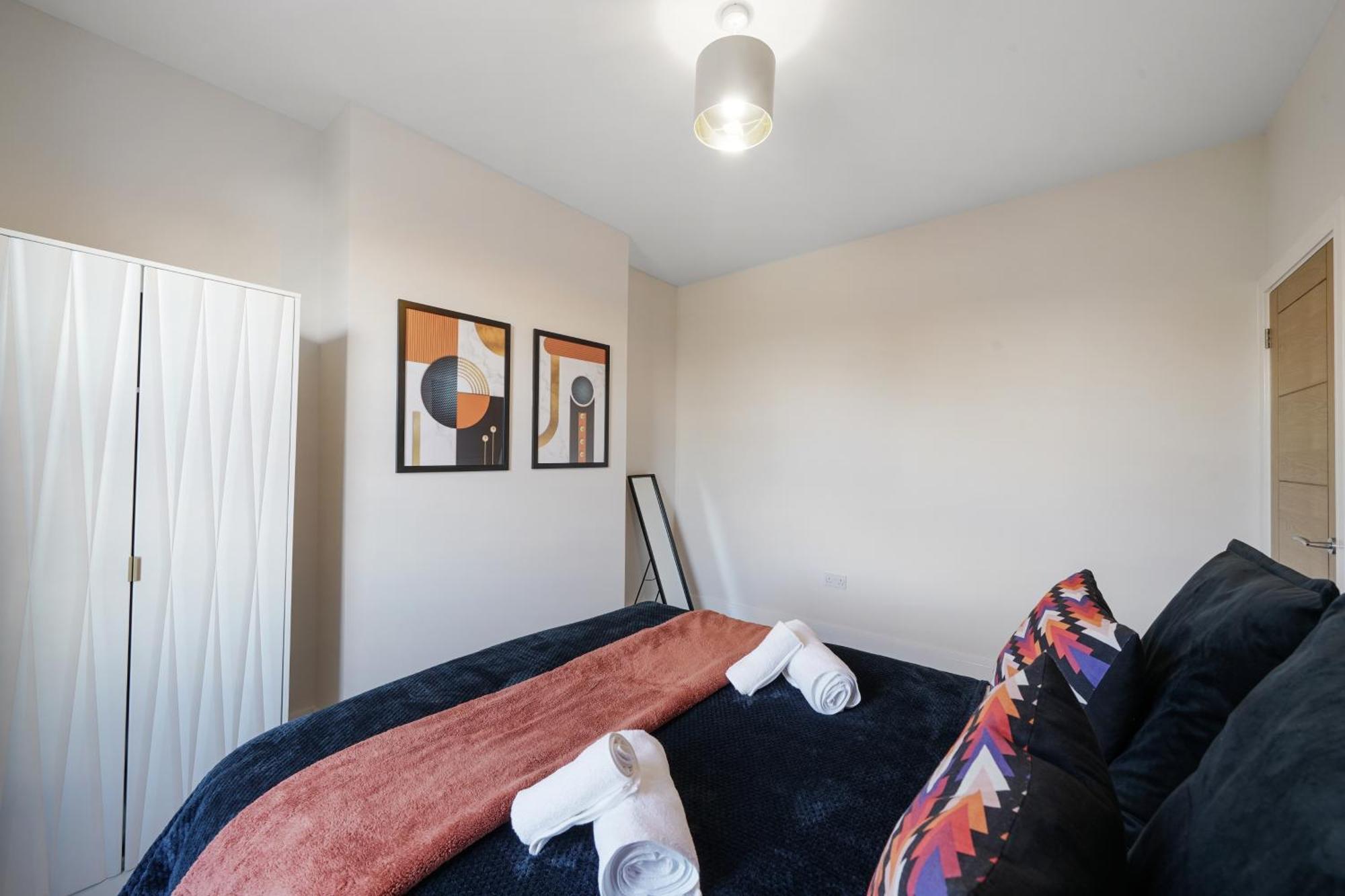 Luxurious House In Wembley - Garden Feriehus London